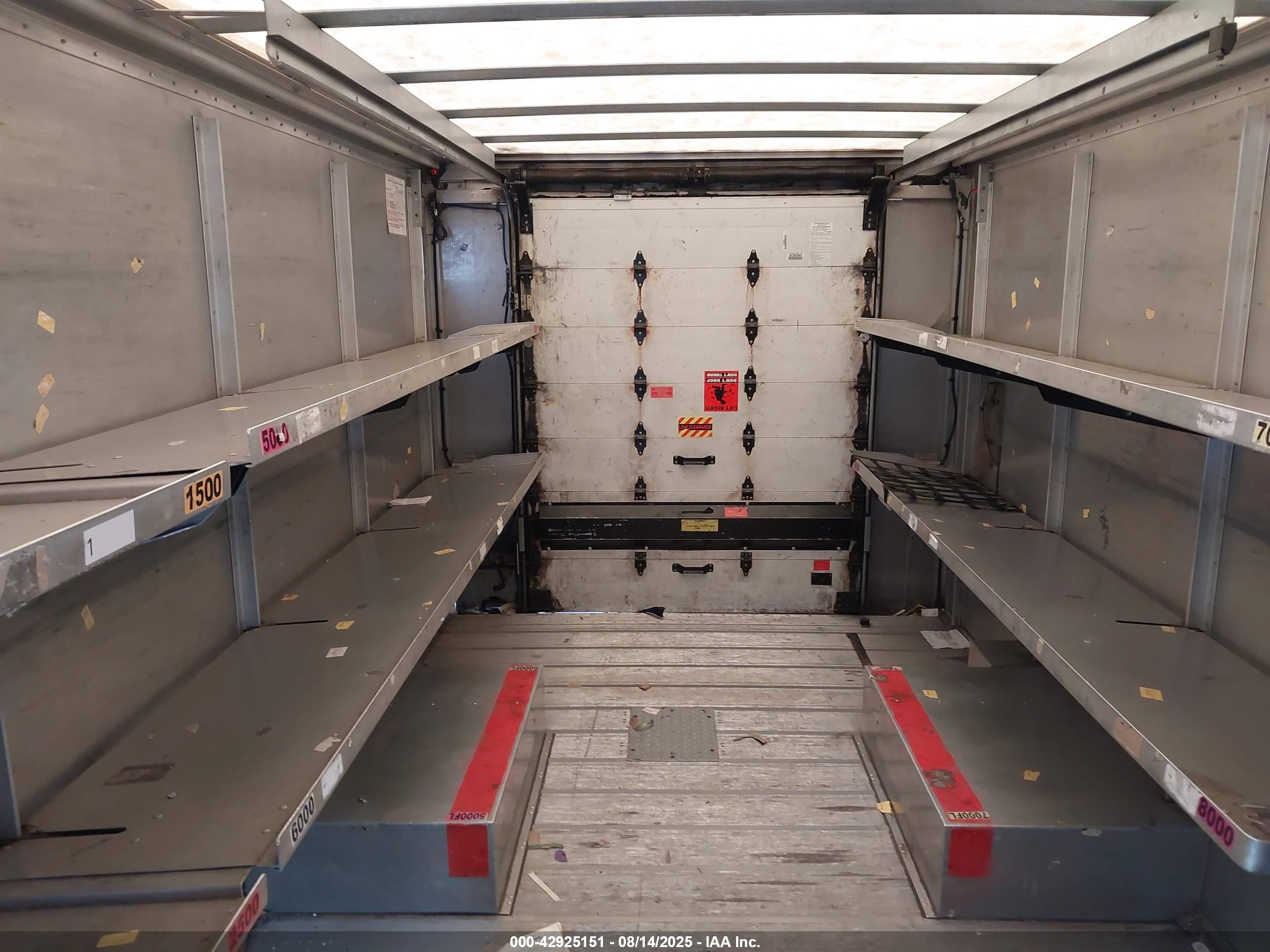 FORD E-450 image 7