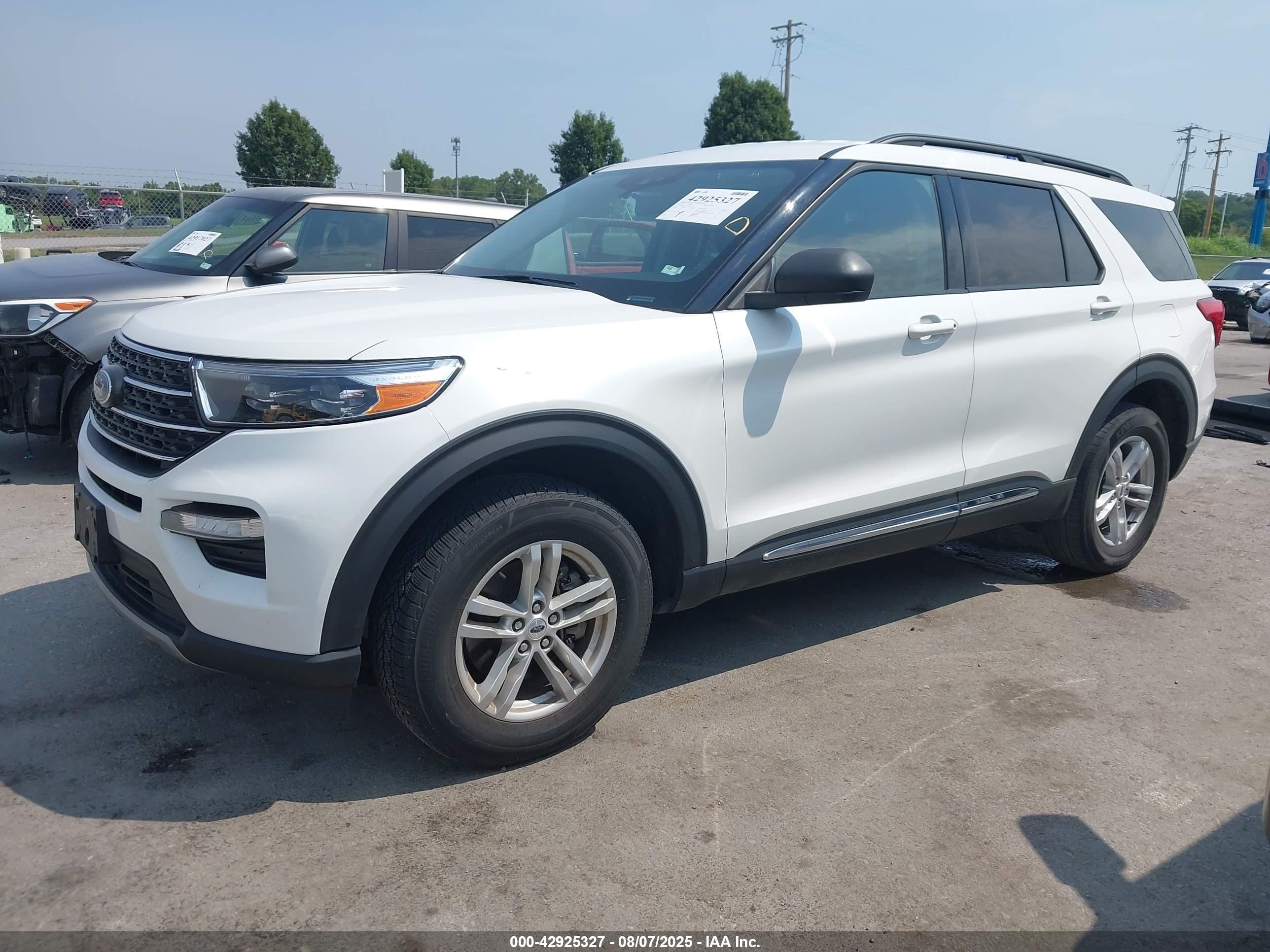 FORD EXPLORER image 2