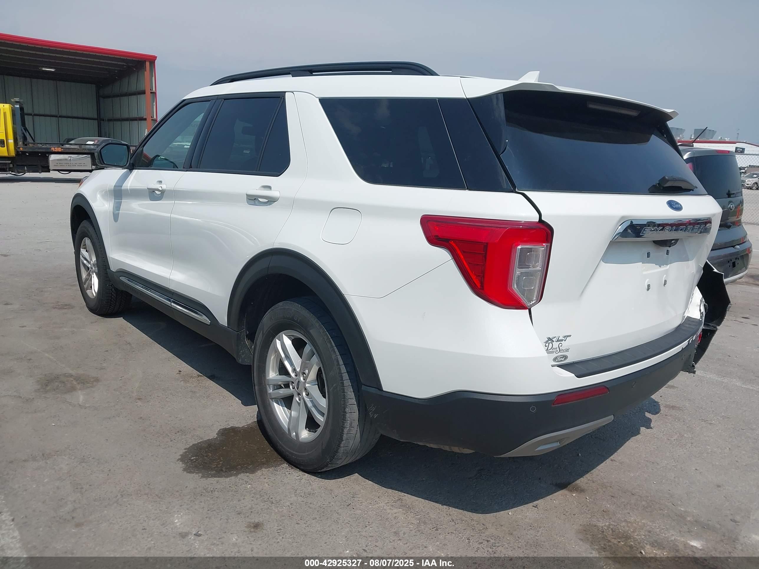 FORD EXPLORER image 3
