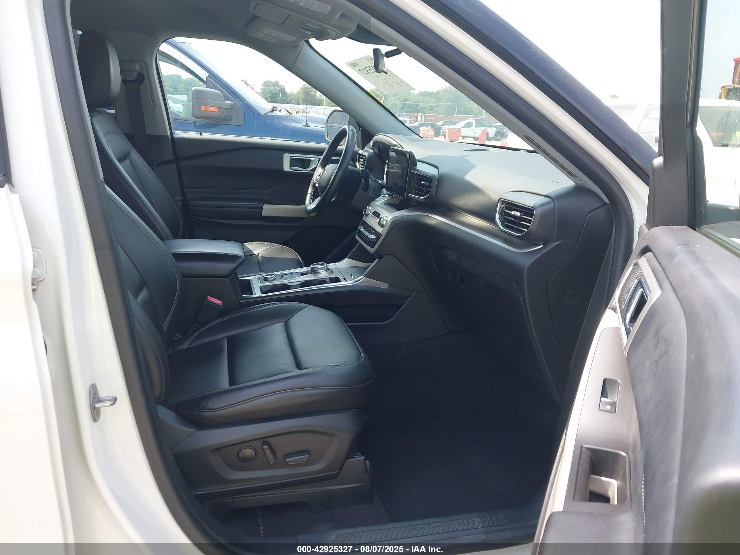 FORD EXPLORER image 5