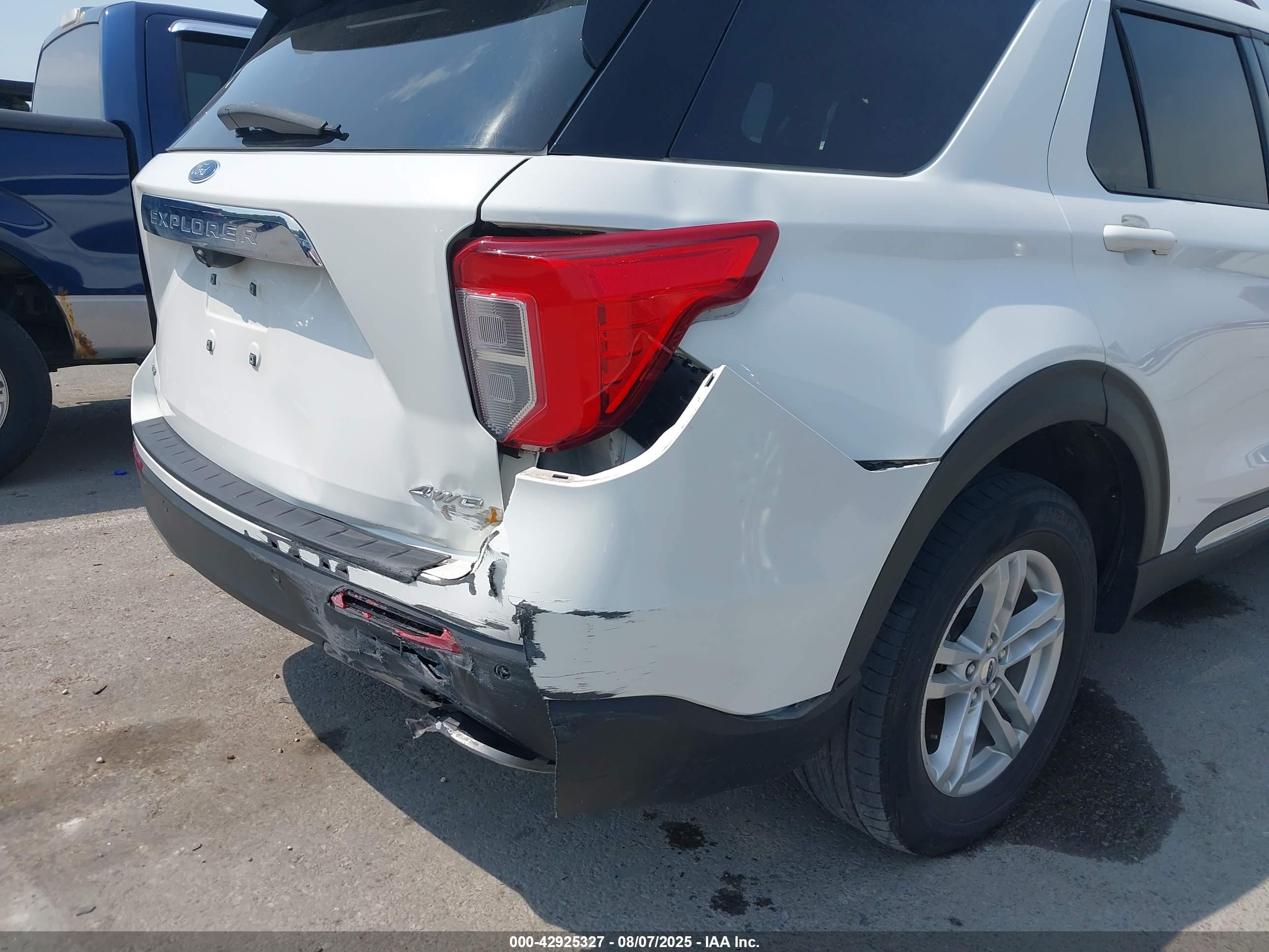FORD EXPLORER image 6
