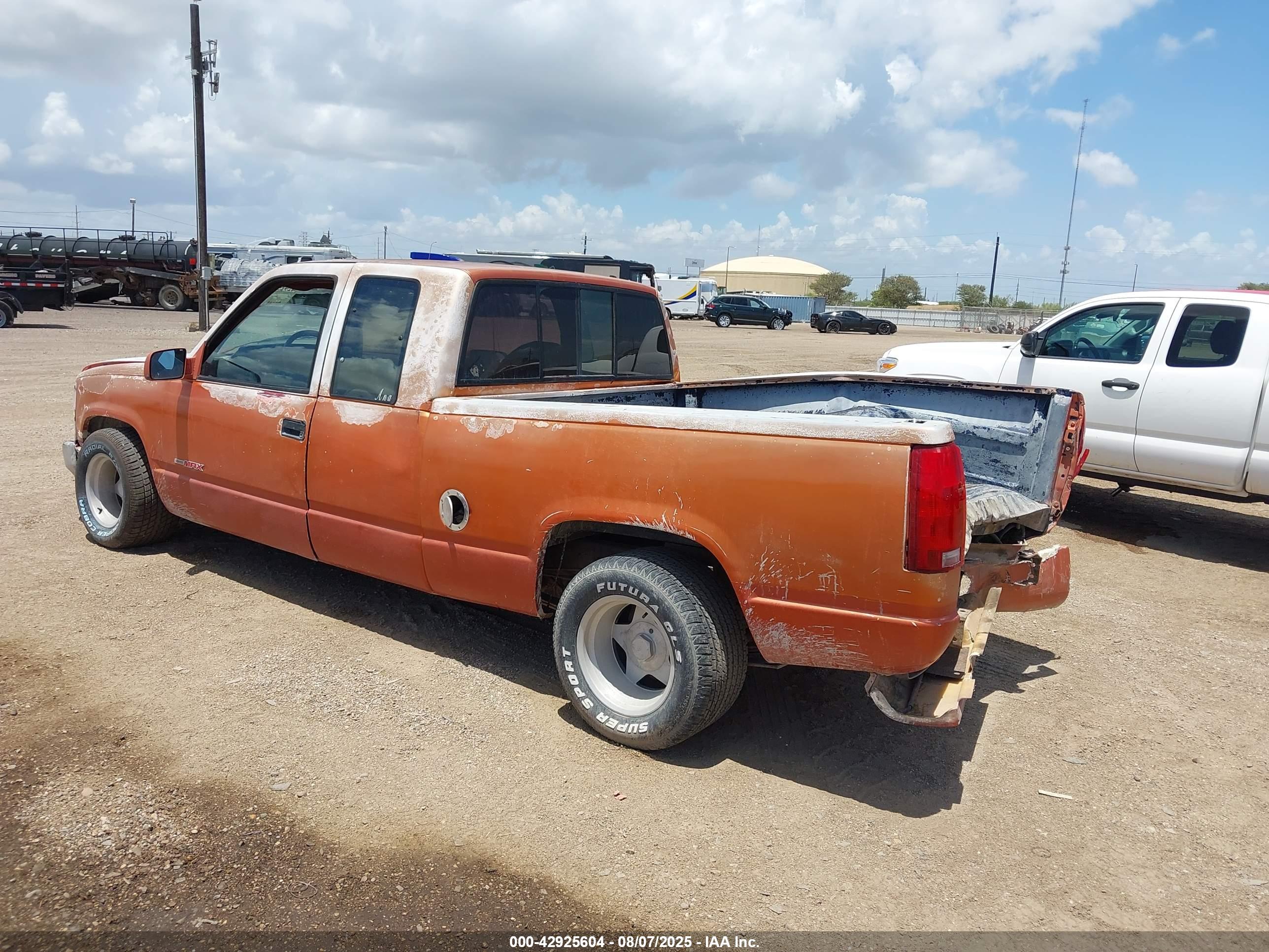 CHEVROLET GMT-400 image 3