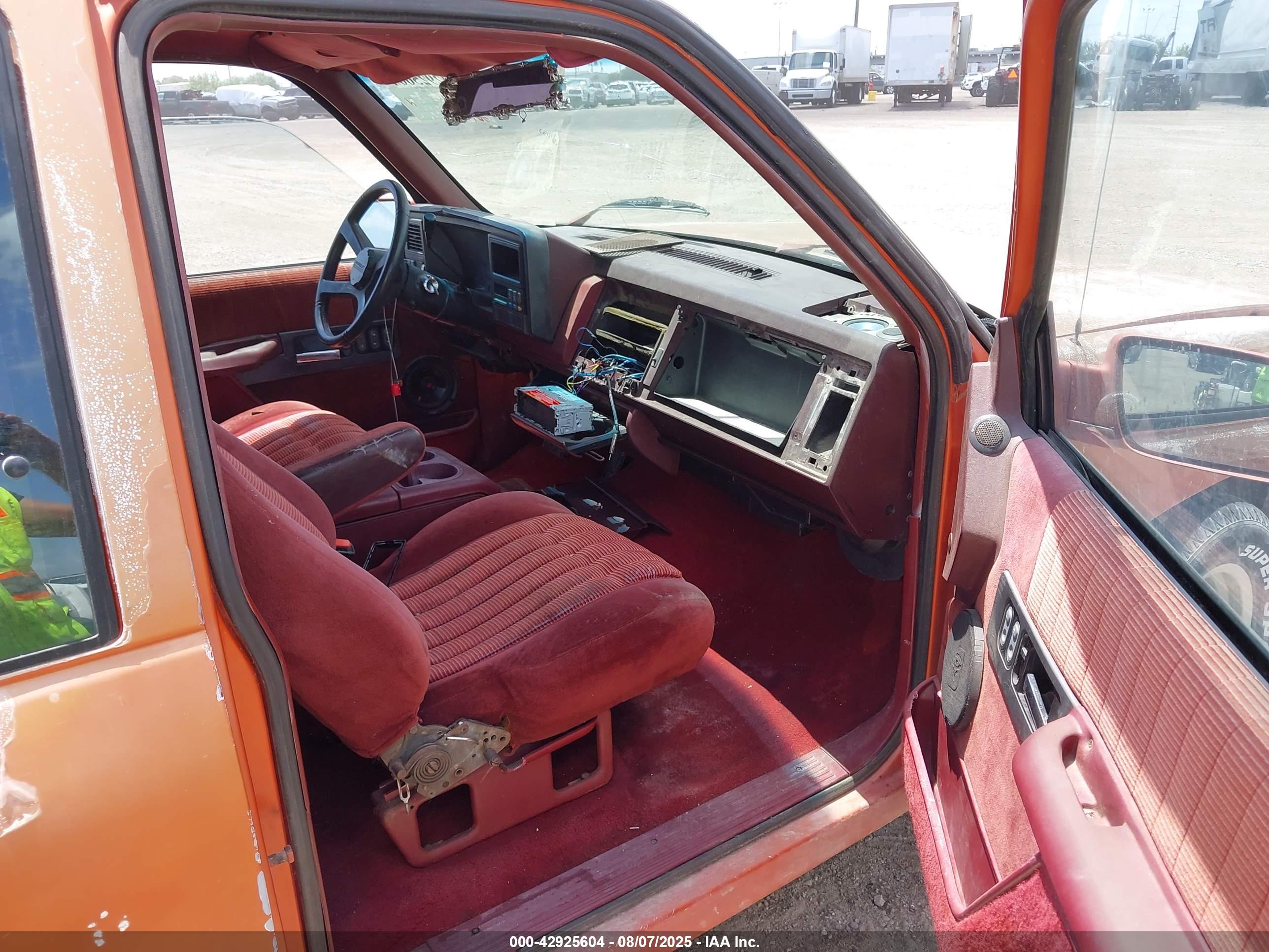 CHEVROLET GMT-400 image 5