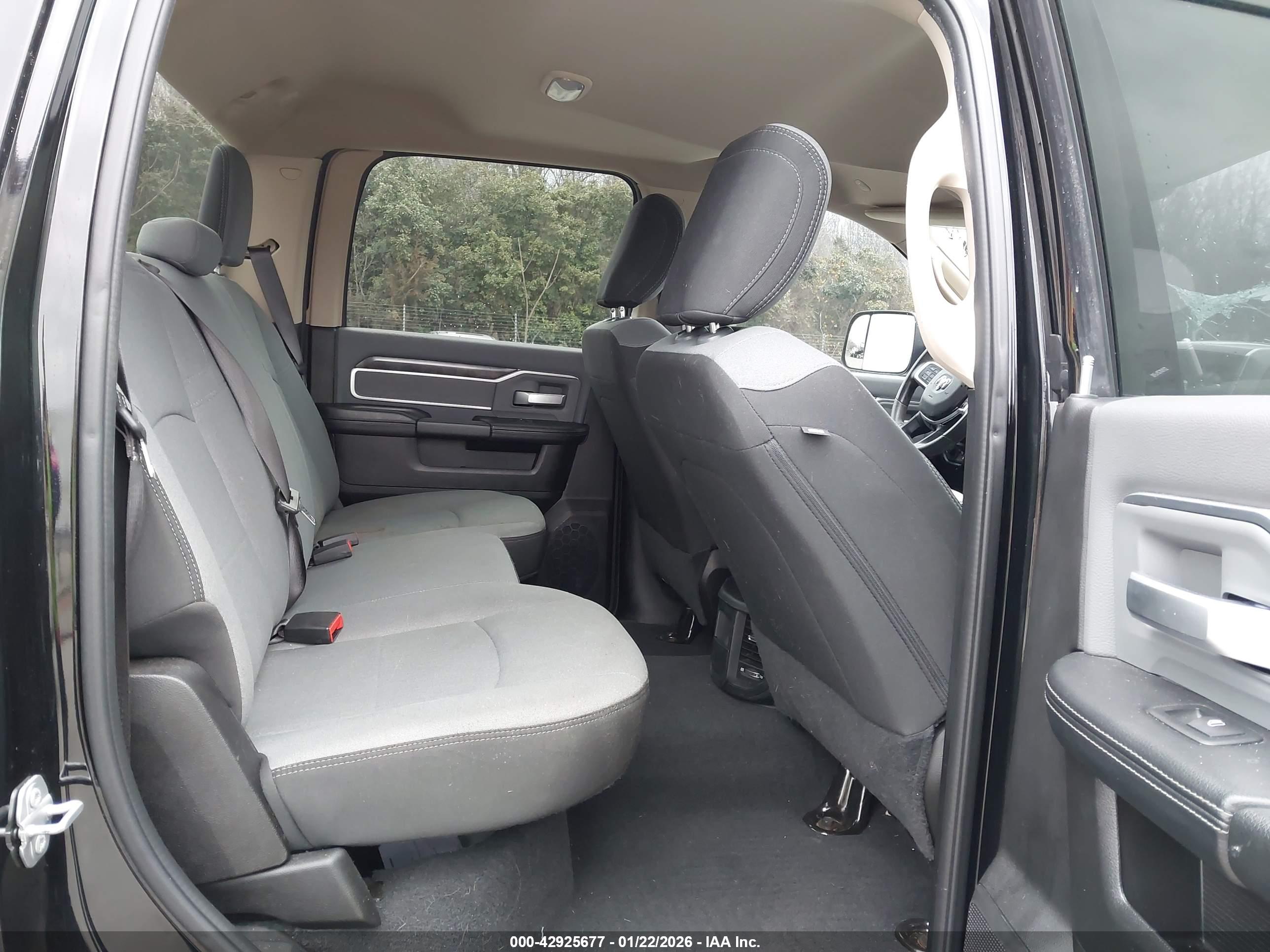 RAM 2500 image 8