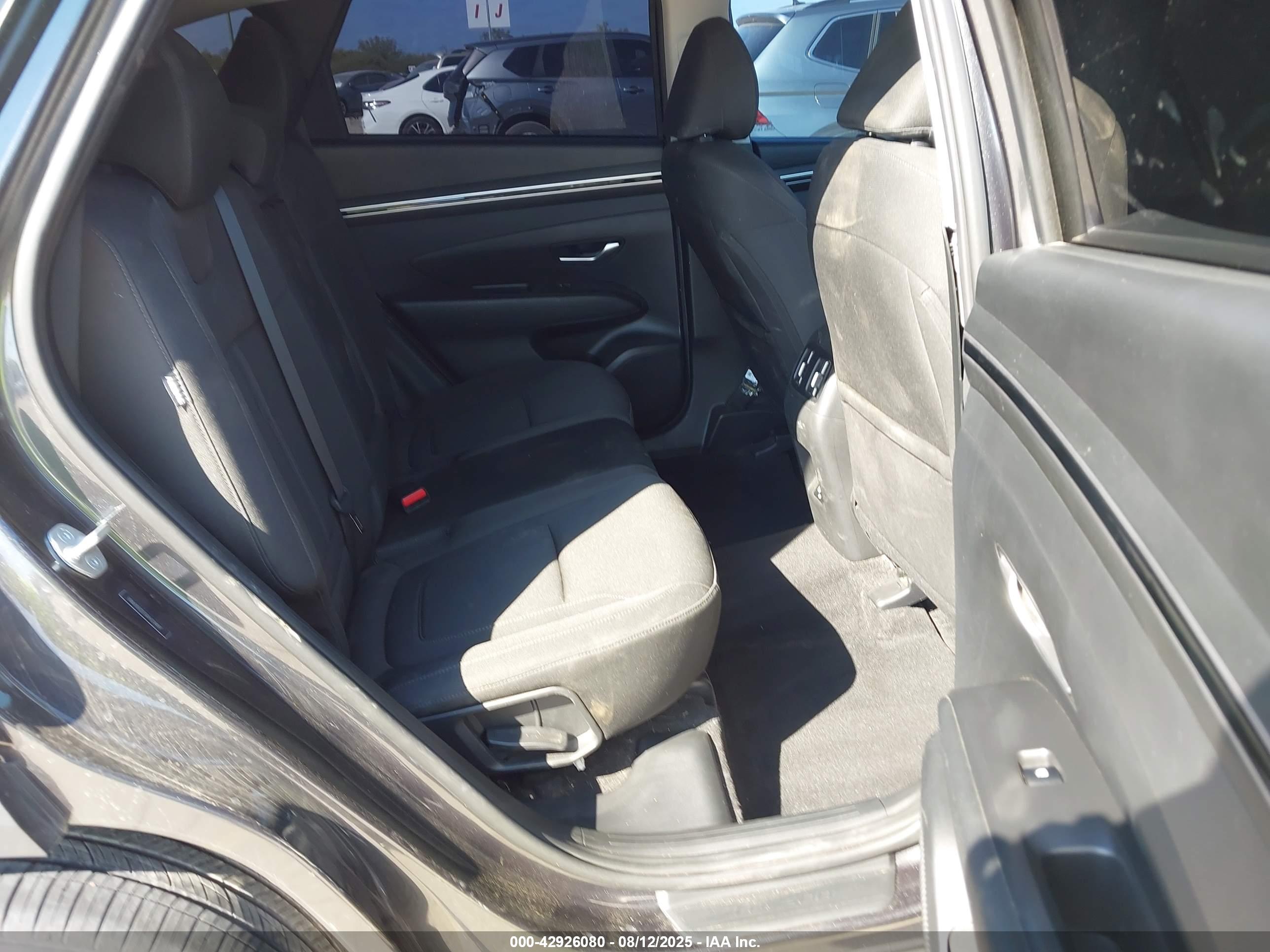 HYUNDAI TUCSON image 8