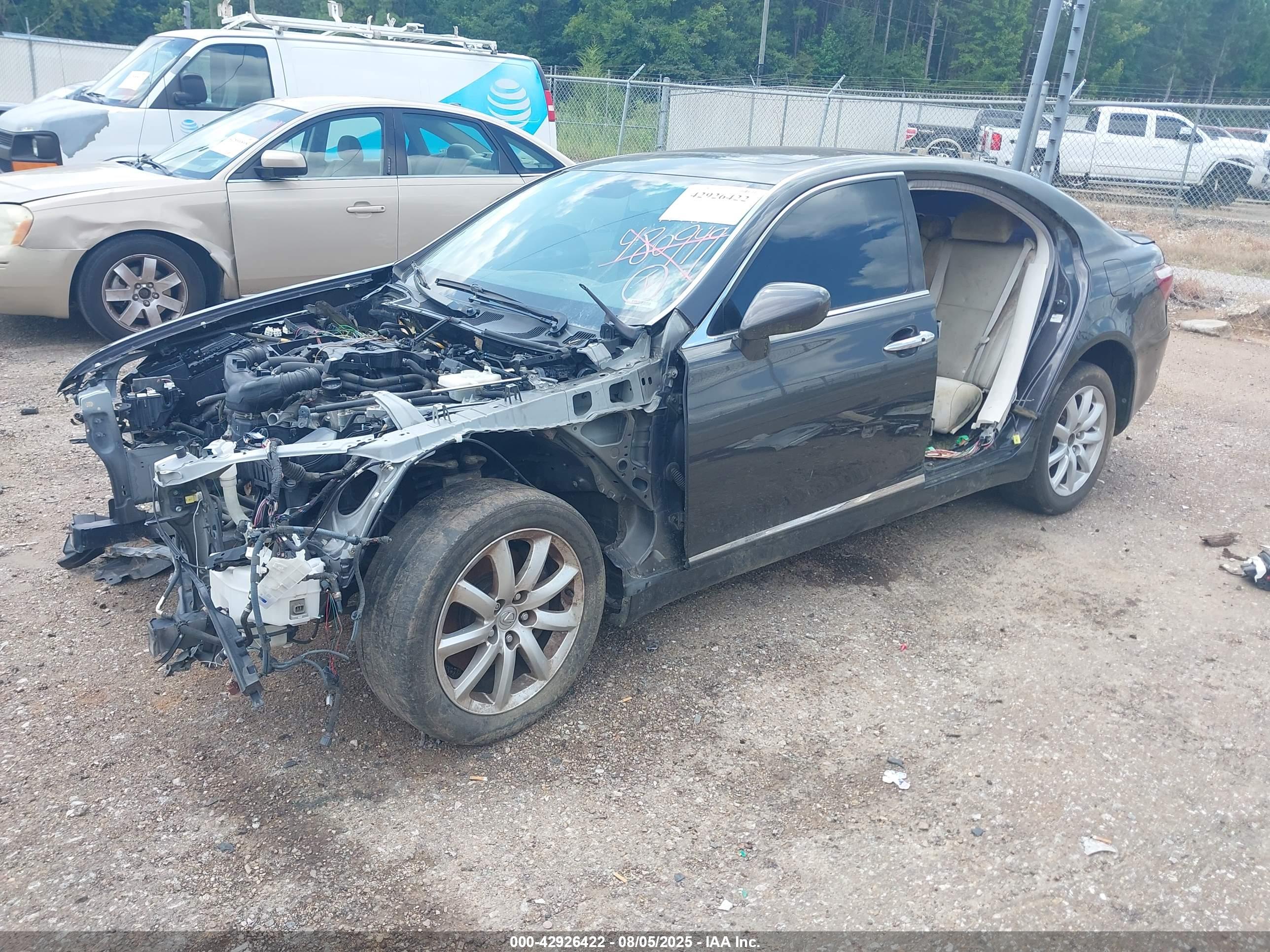 LEXUS LS image 2