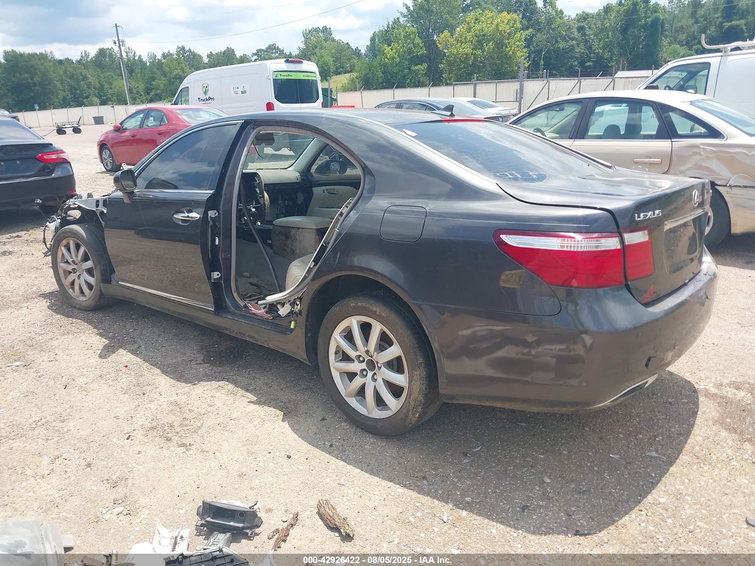 LEXUS LS image 3