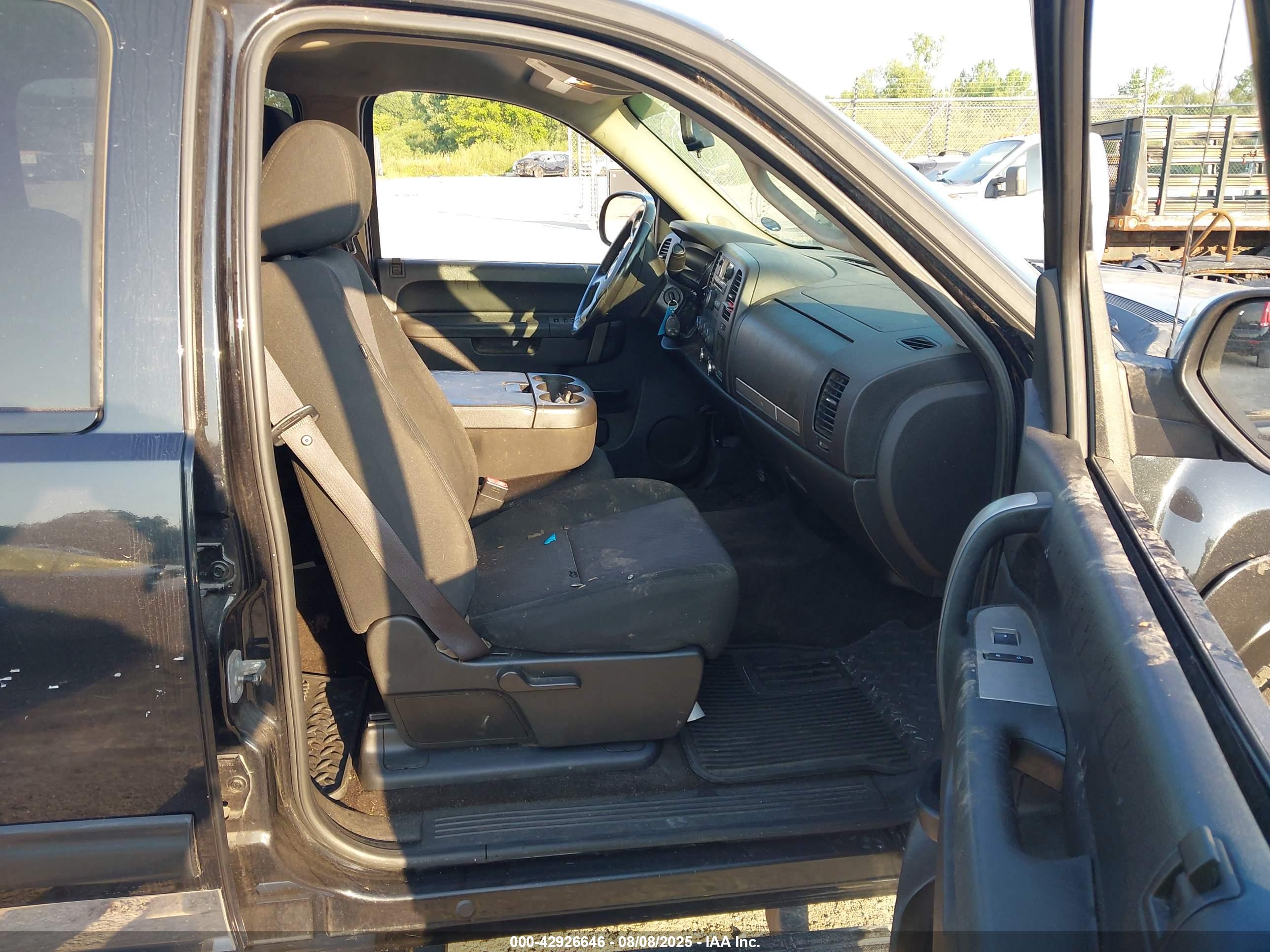 CHEVROLET SILVERADO image 5