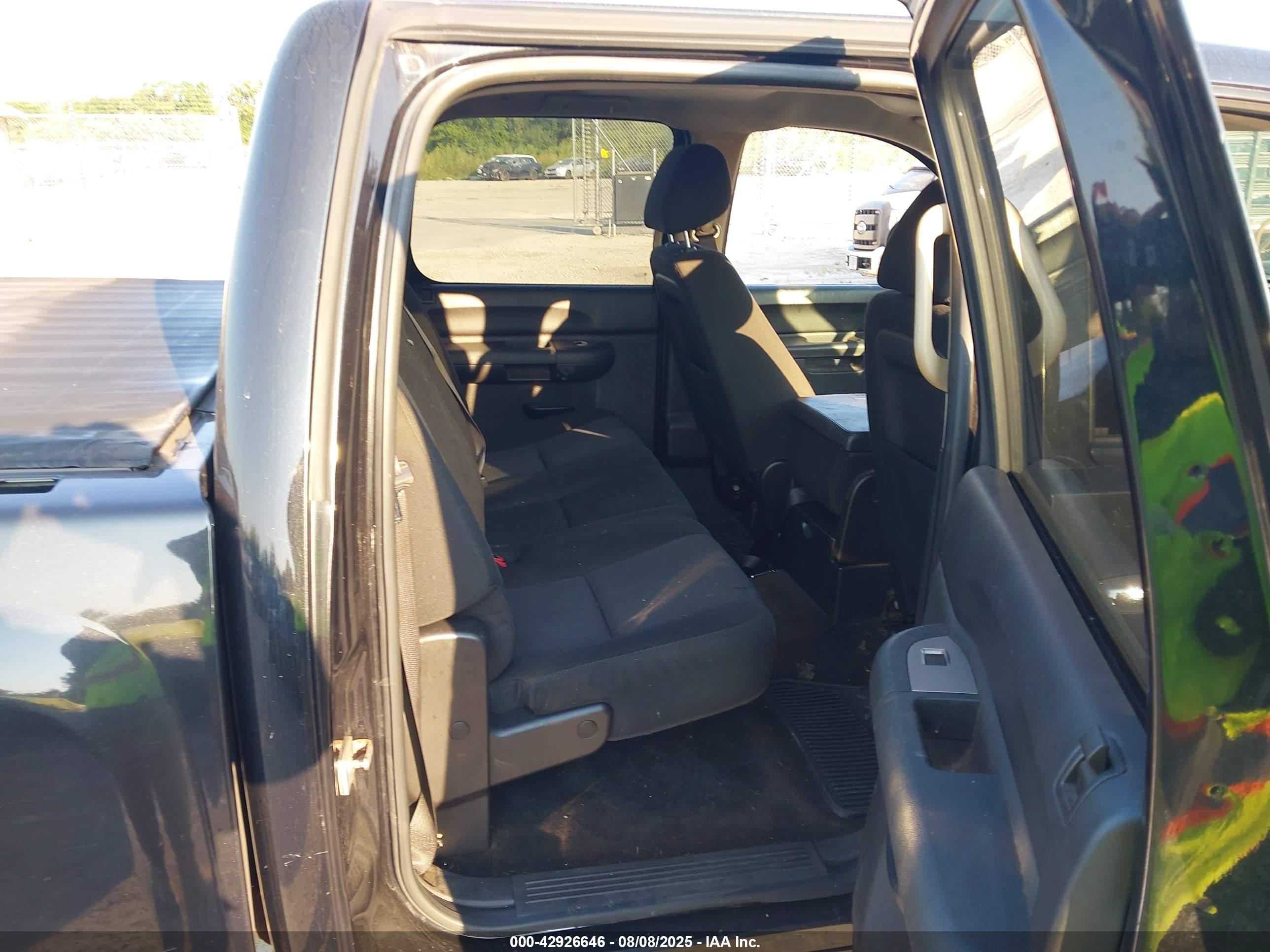 CHEVROLET SILVERADO image 8