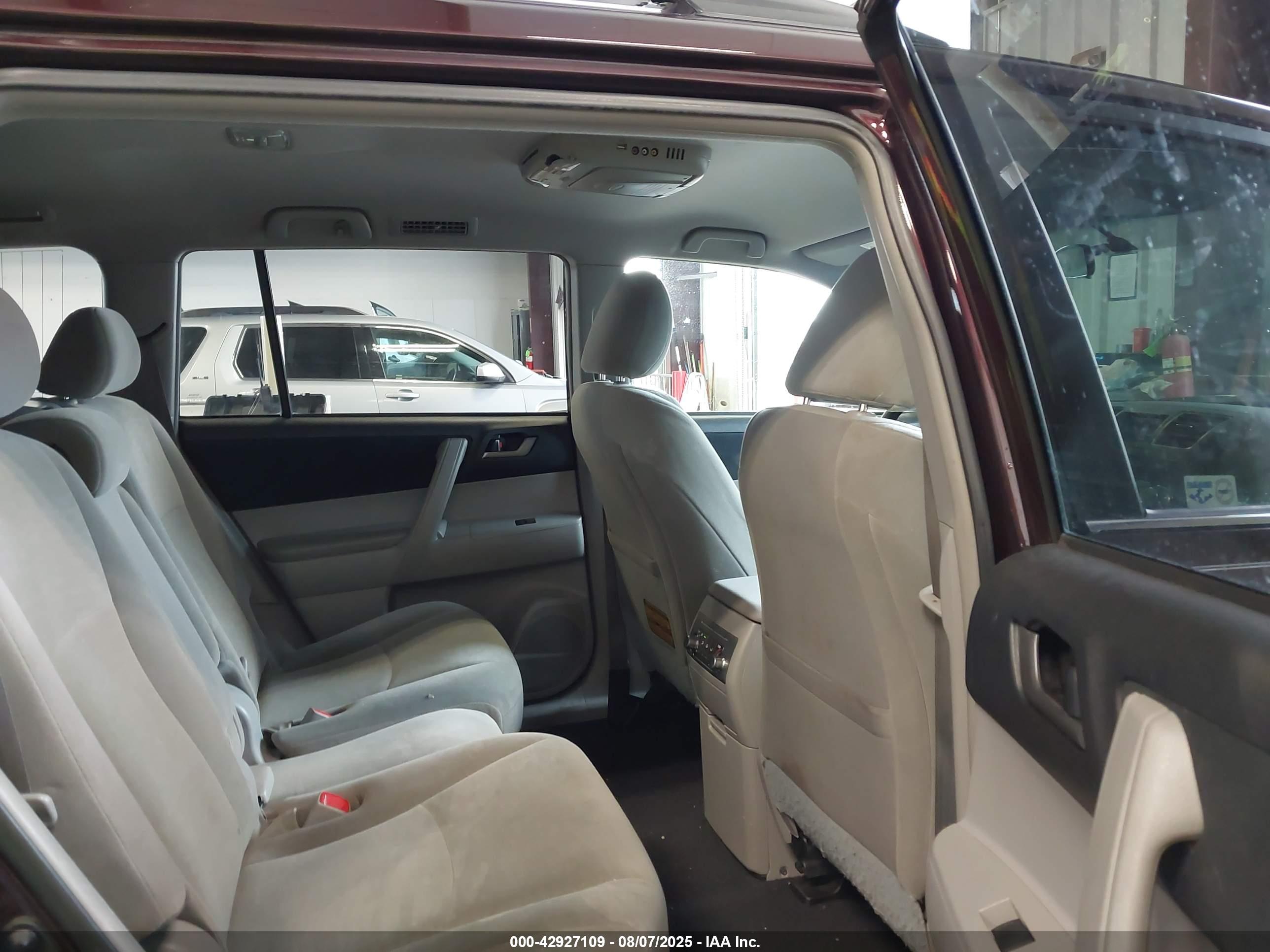 TOYOTA HIGHLANDER image 8