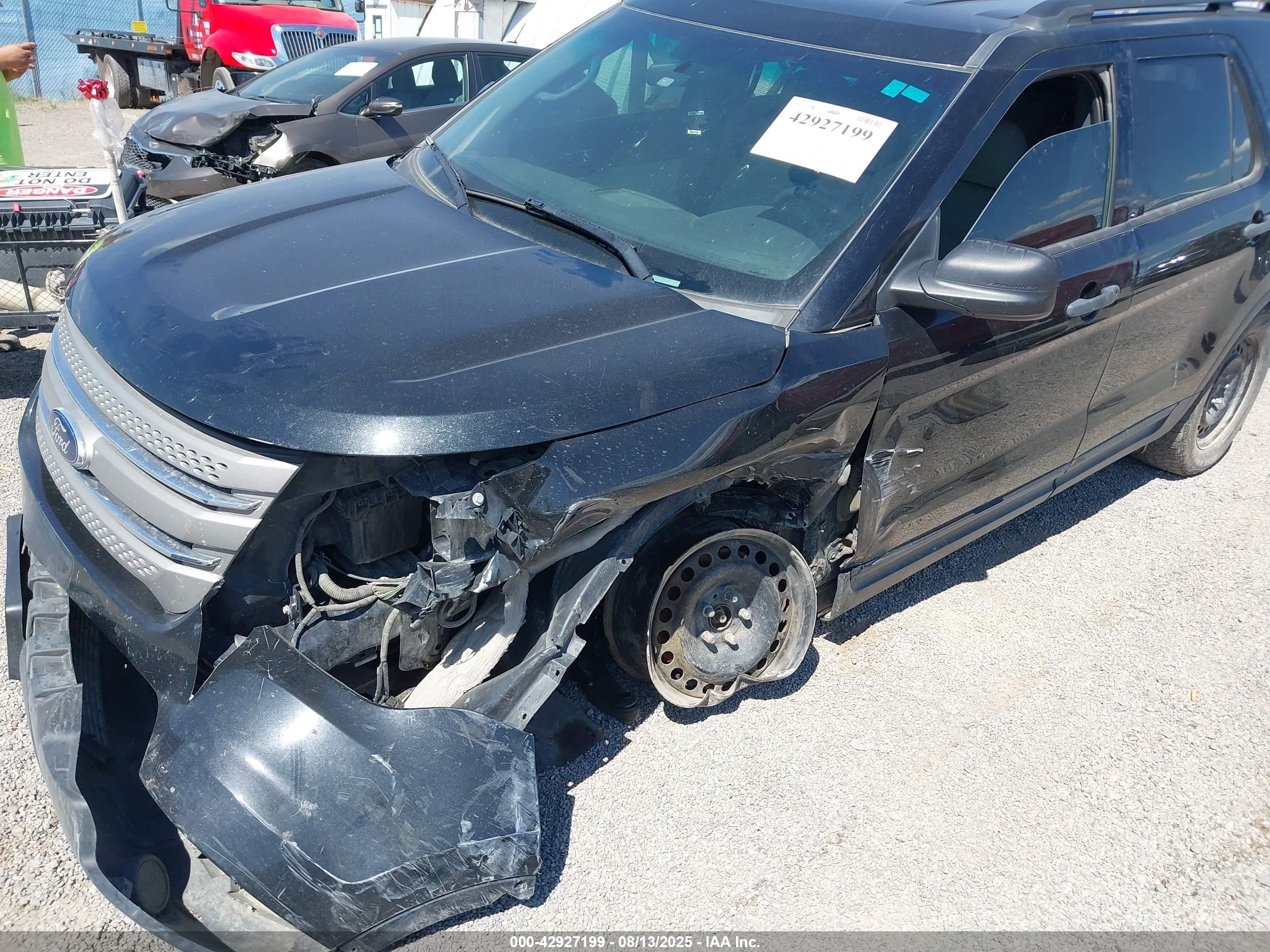 FORD EXPLORER image 6