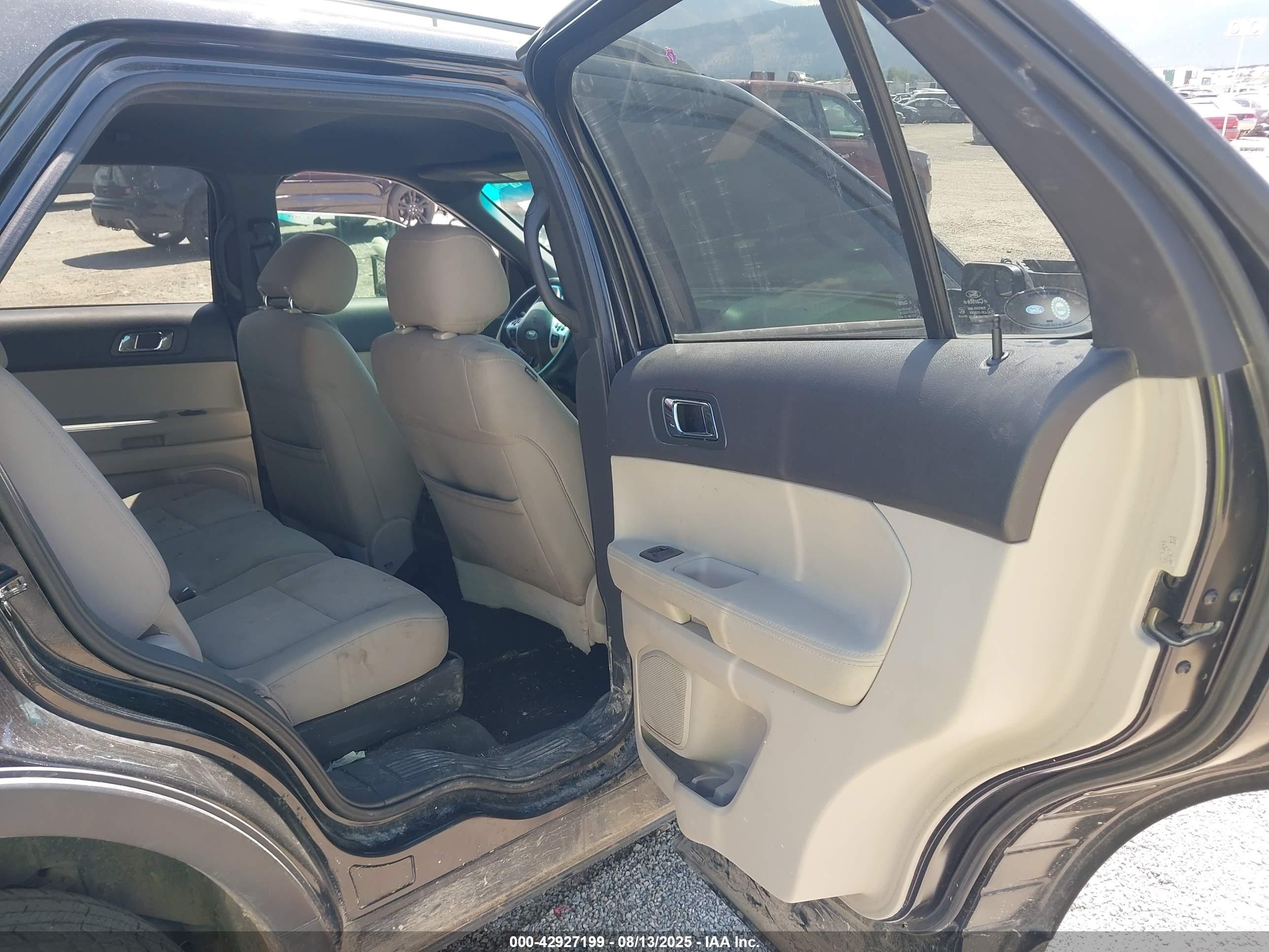 FORD EXPLORER image 8