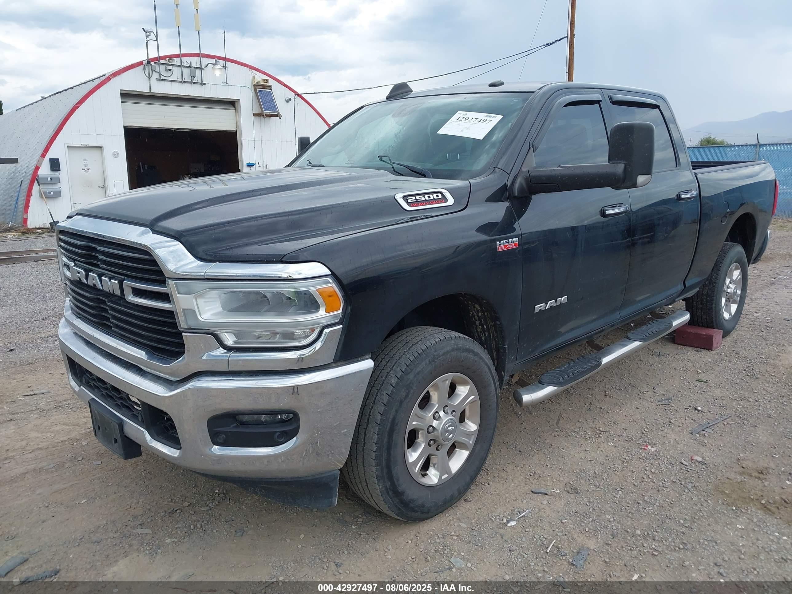 RAM 2500 image 2
