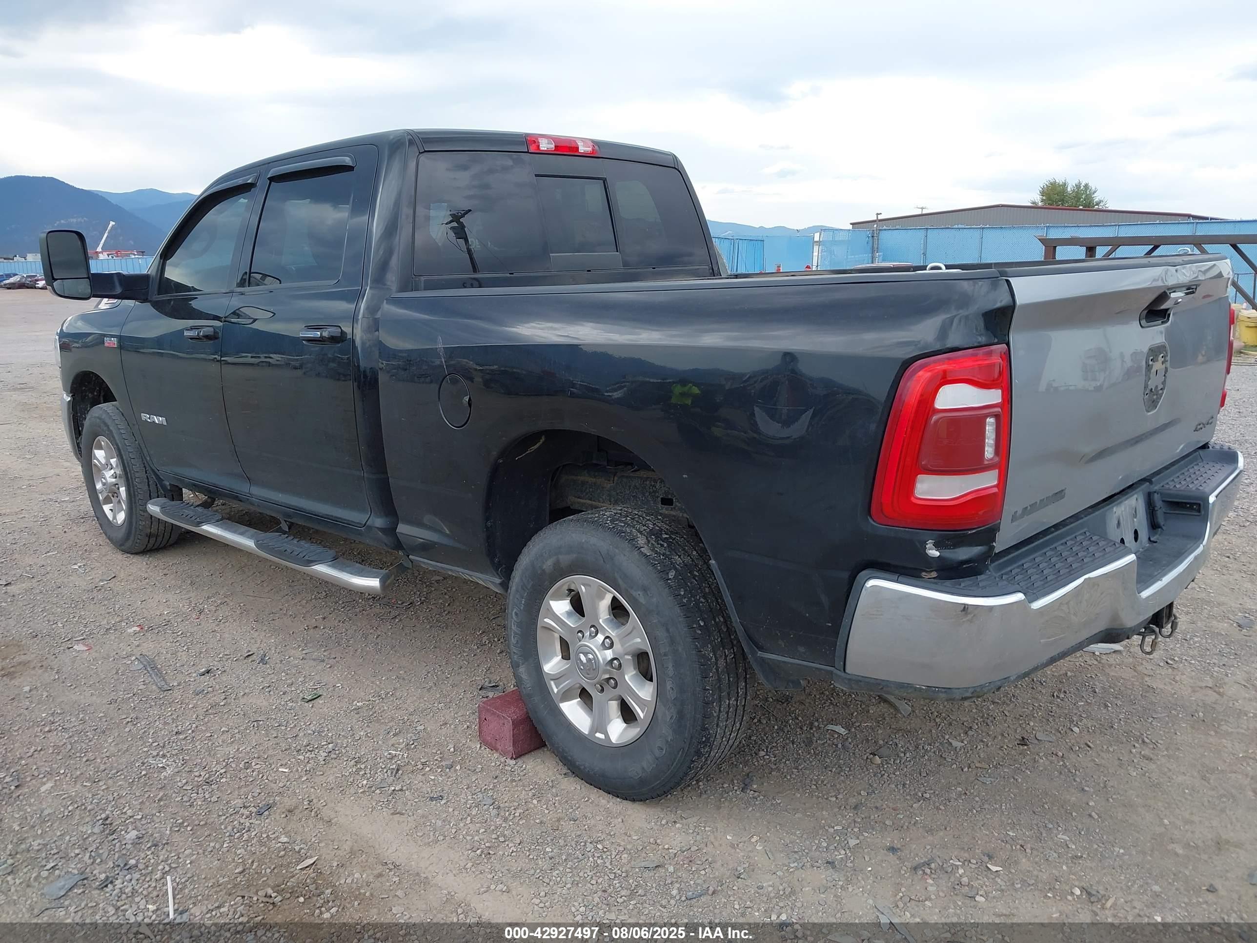 RAM 2500 image 3