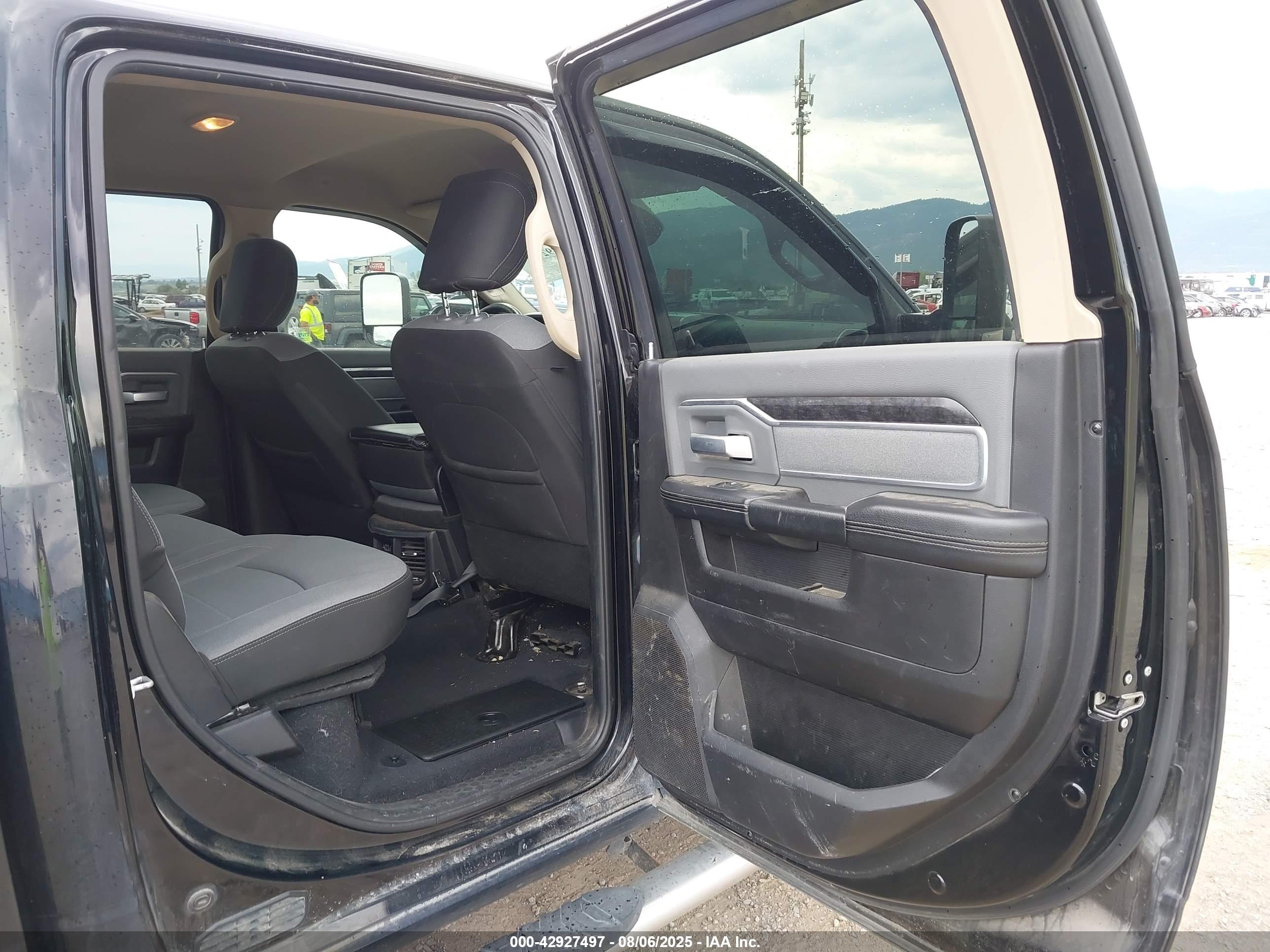 RAM 2500 image 8