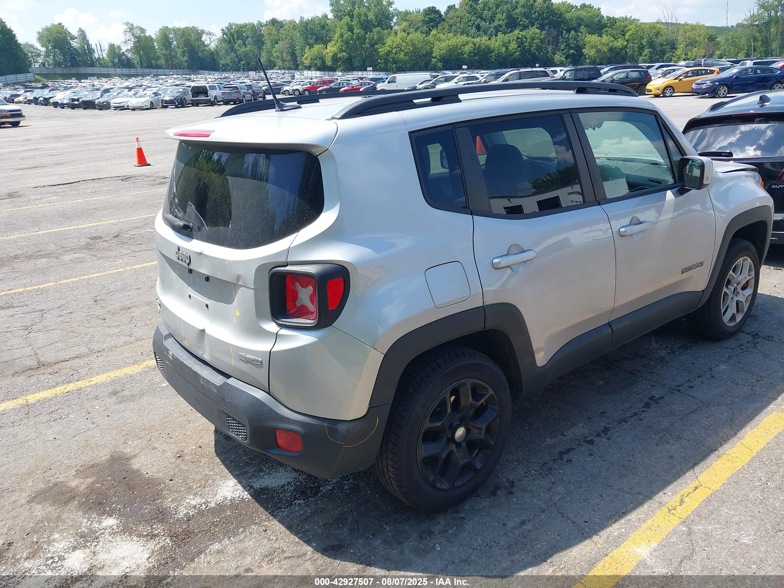 JEEP RENEGADE image 4