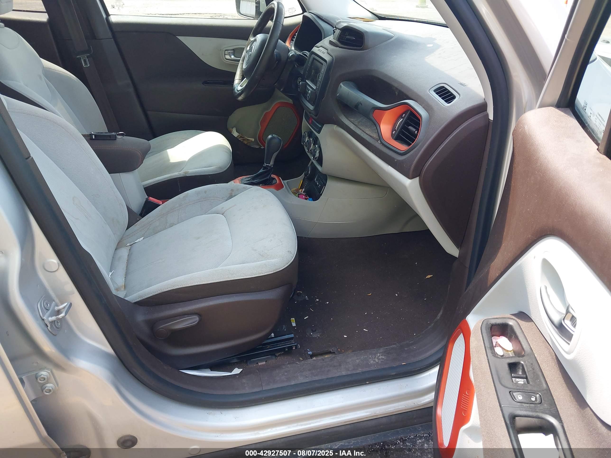 JEEP RENEGADE image 5