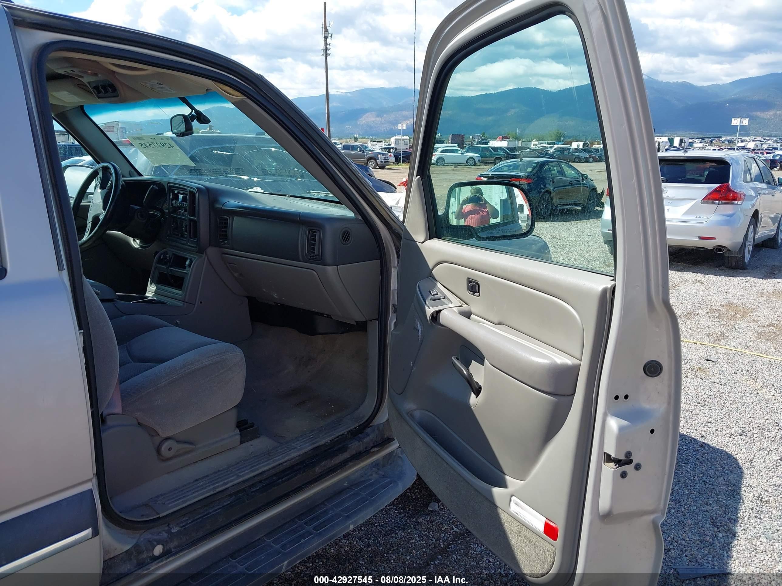 CHEVROLET TAHOE image 5