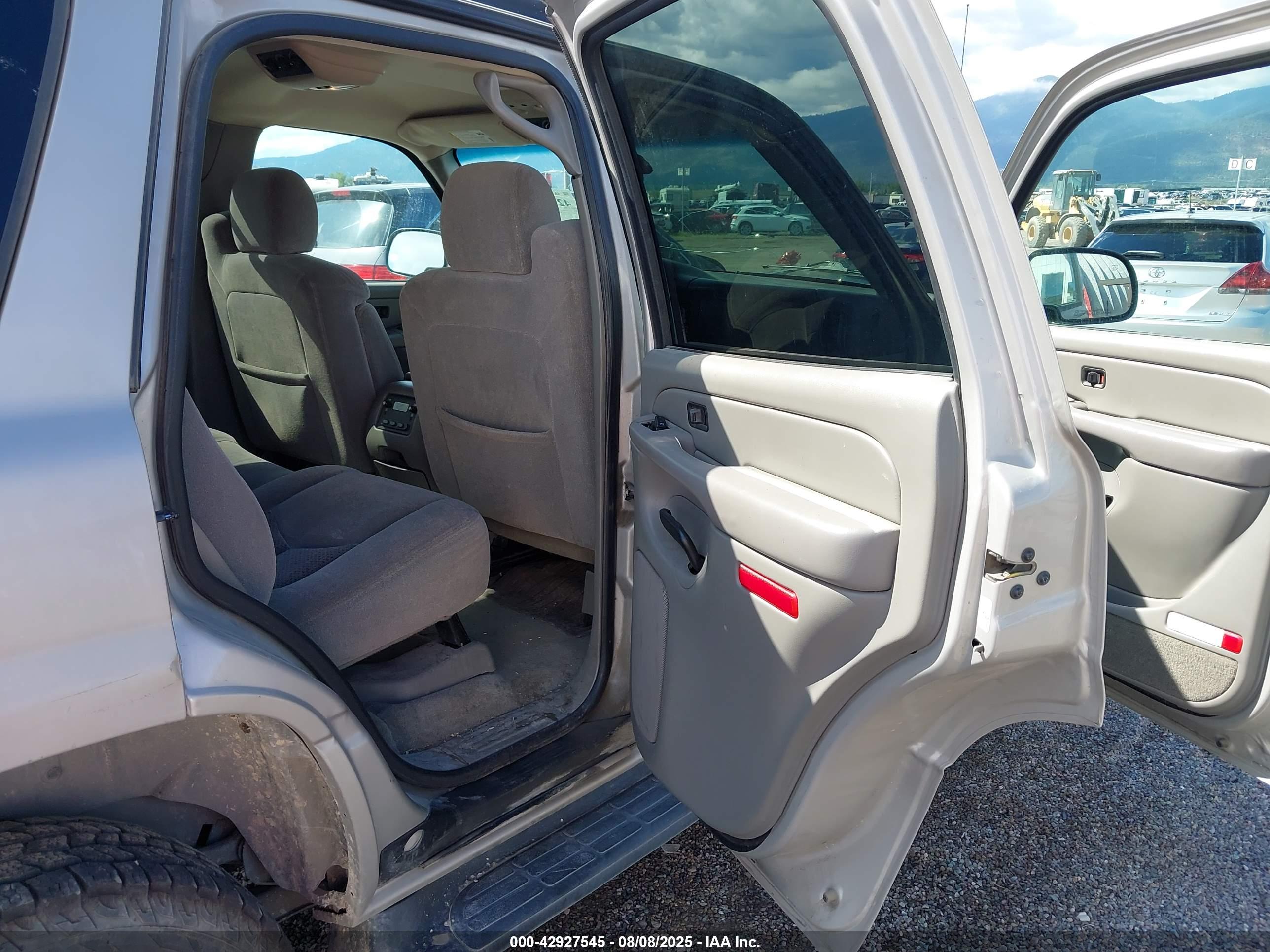 CHEVROLET TAHOE image 8