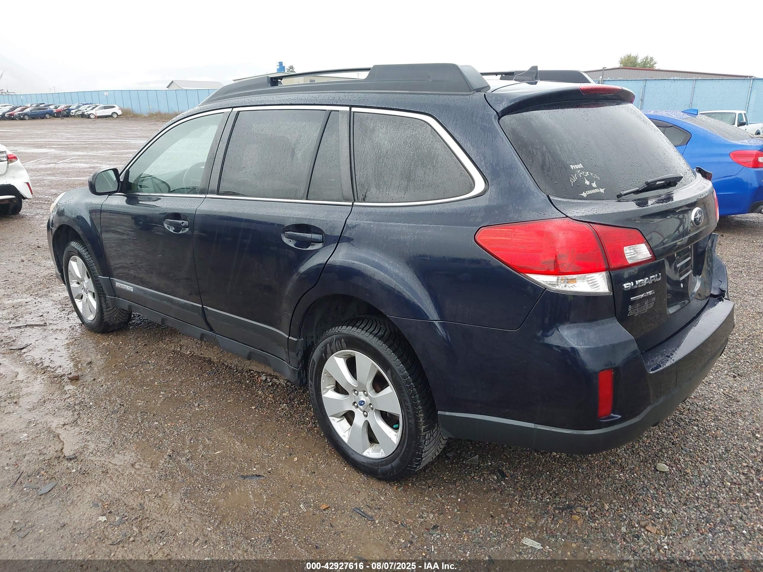 SUBARU OUTBACK image 3