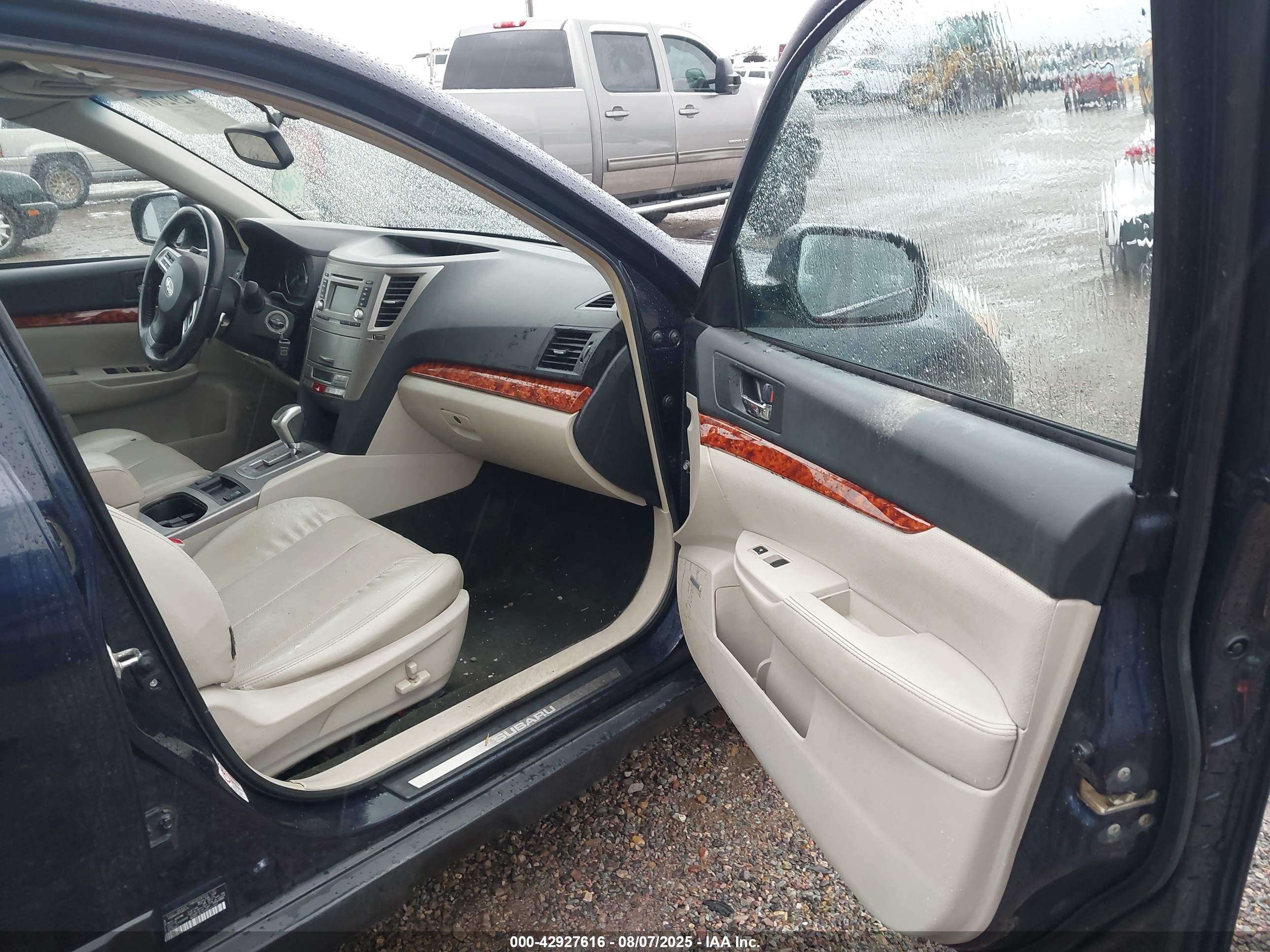 SUBARU OUTBACK image 5