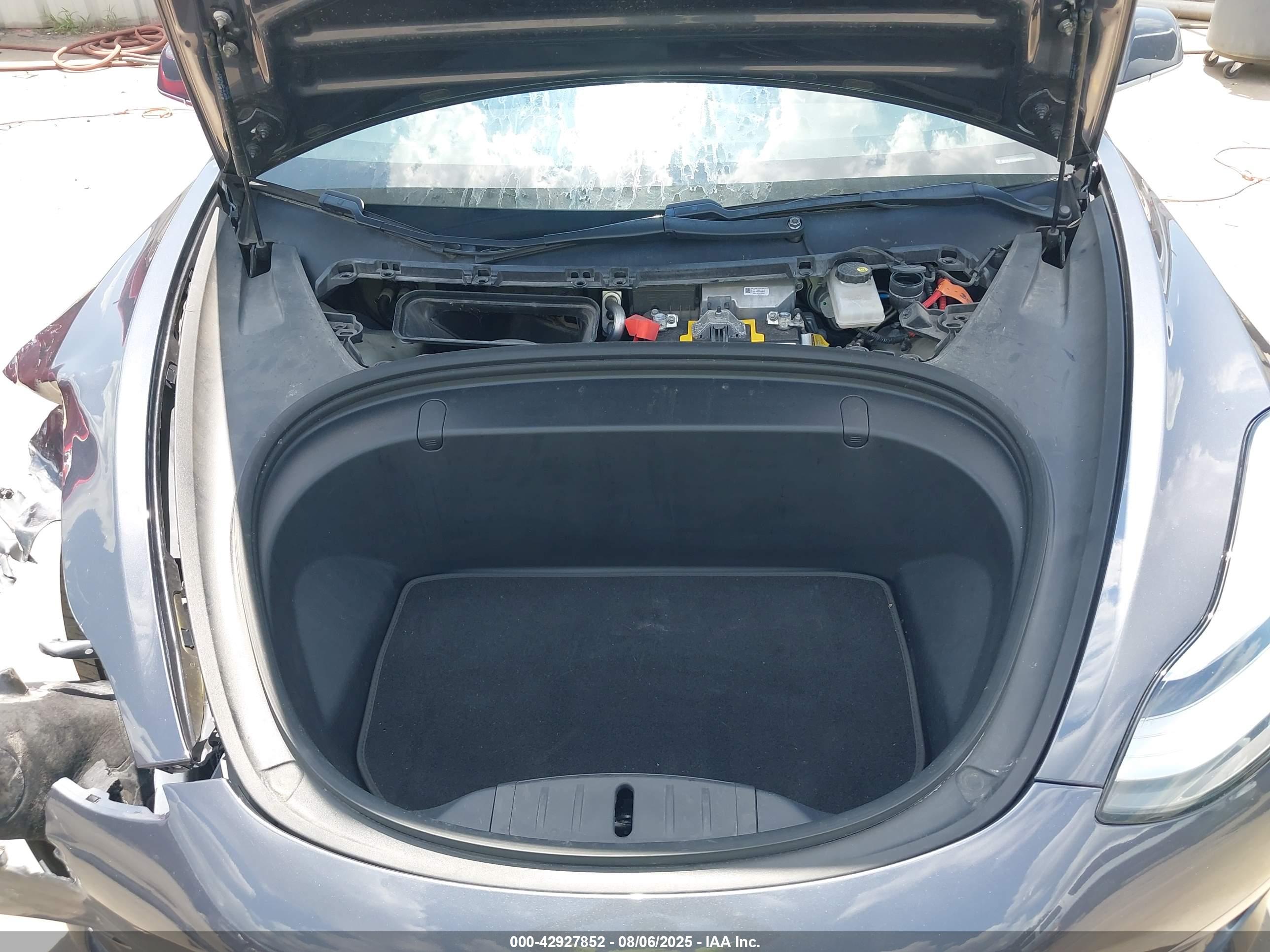 TESLA MODEL image 10
