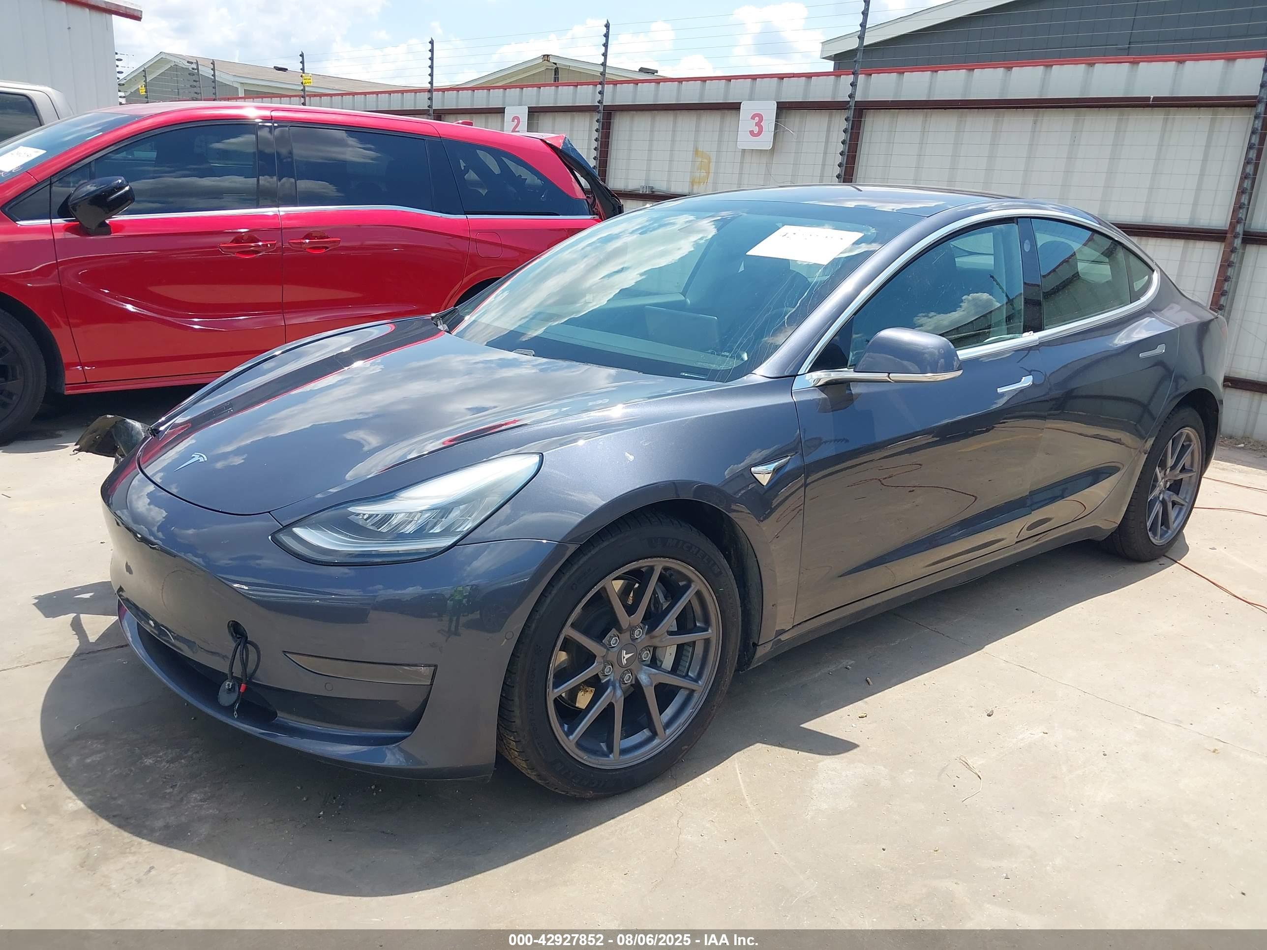 TESLA MODEL image 2