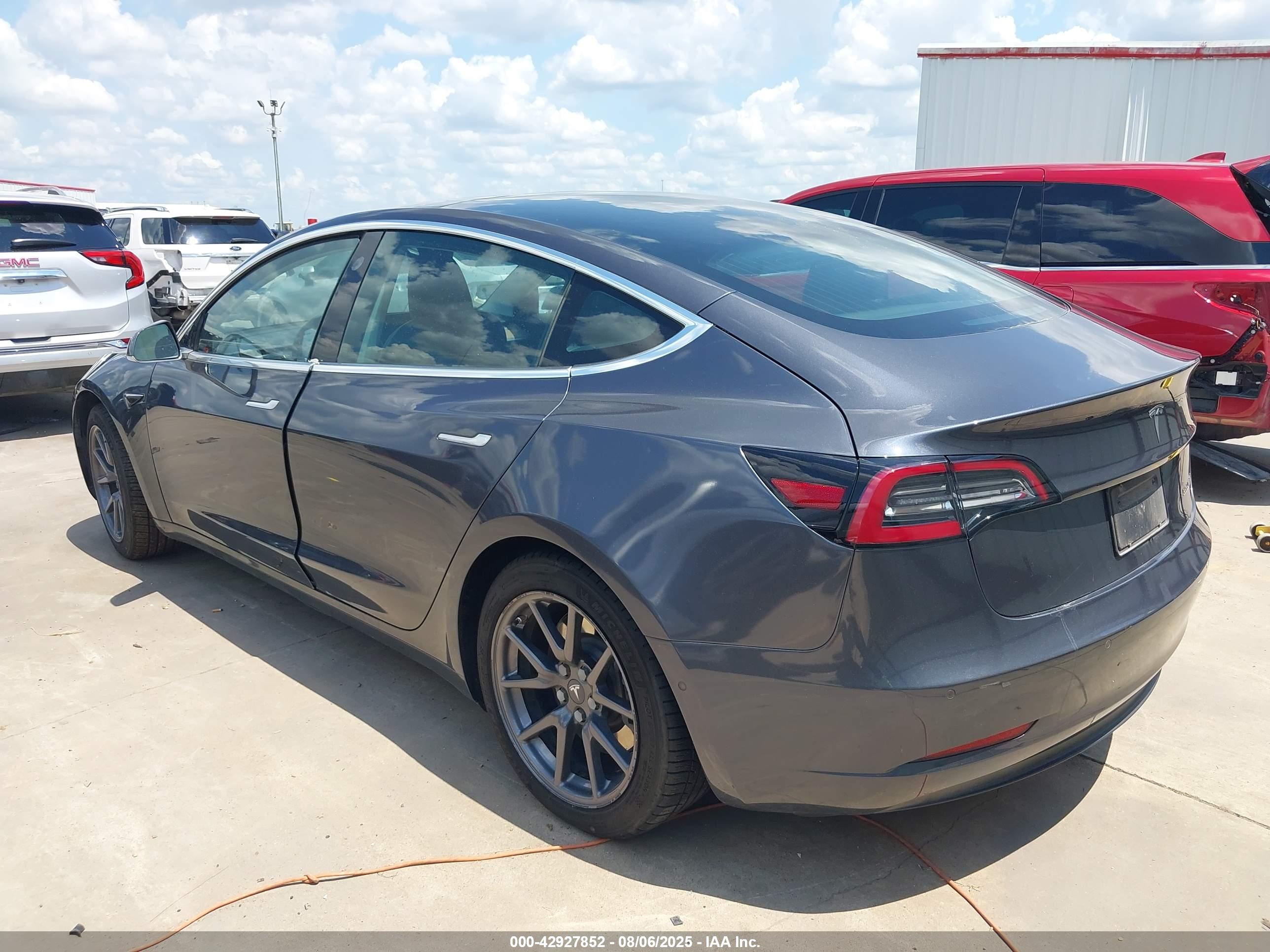 TESLA MODEL image 3