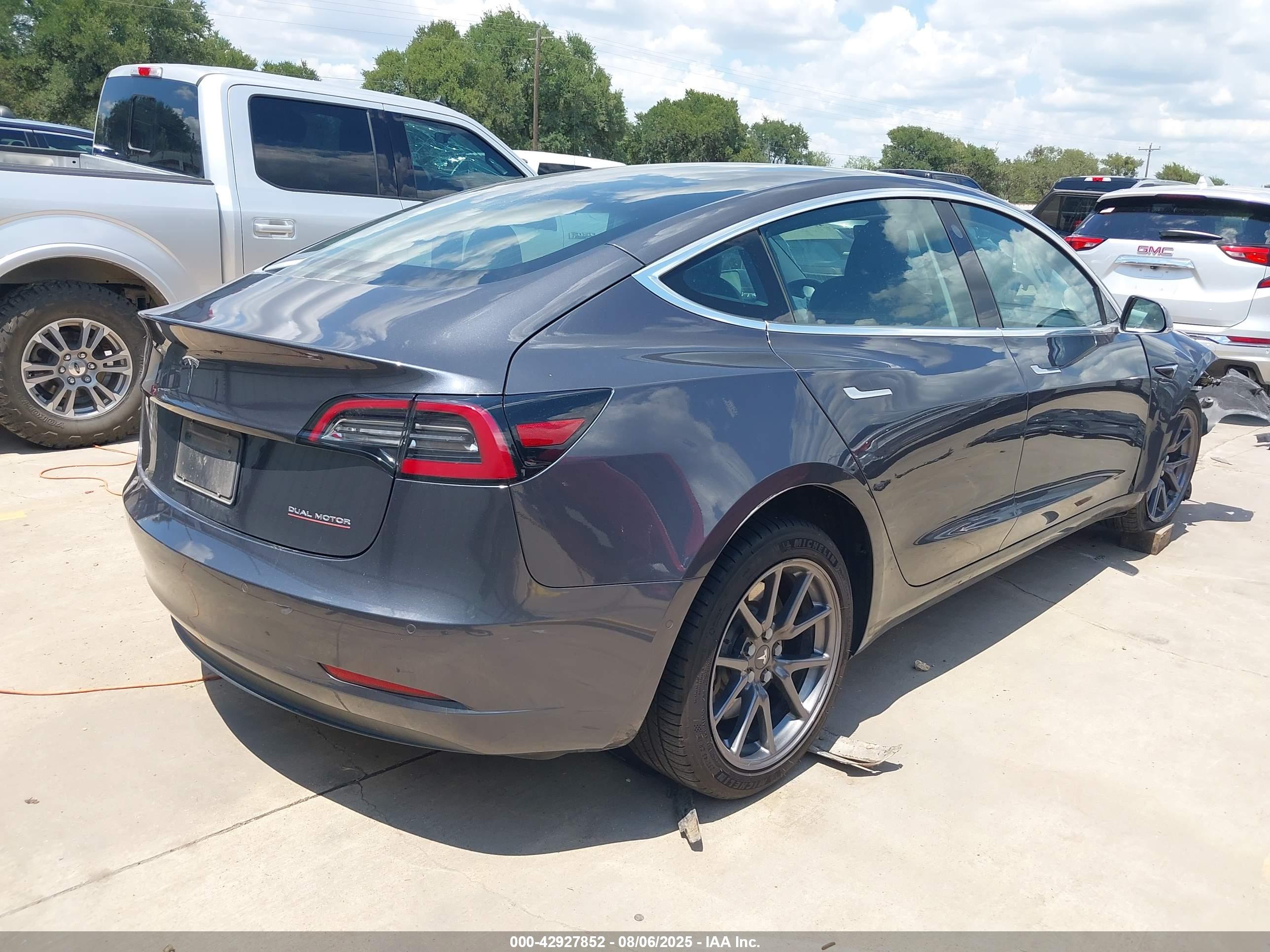 TESLA MODEL image 4