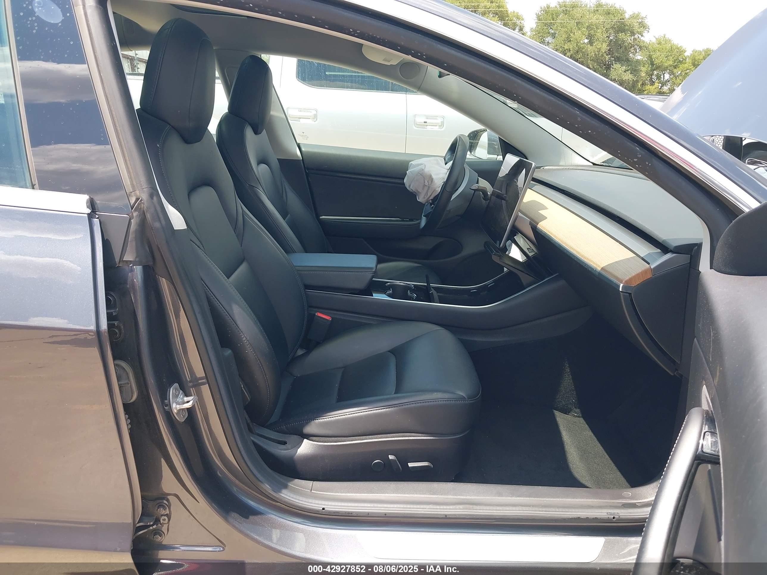 TESLA MODEL image 5