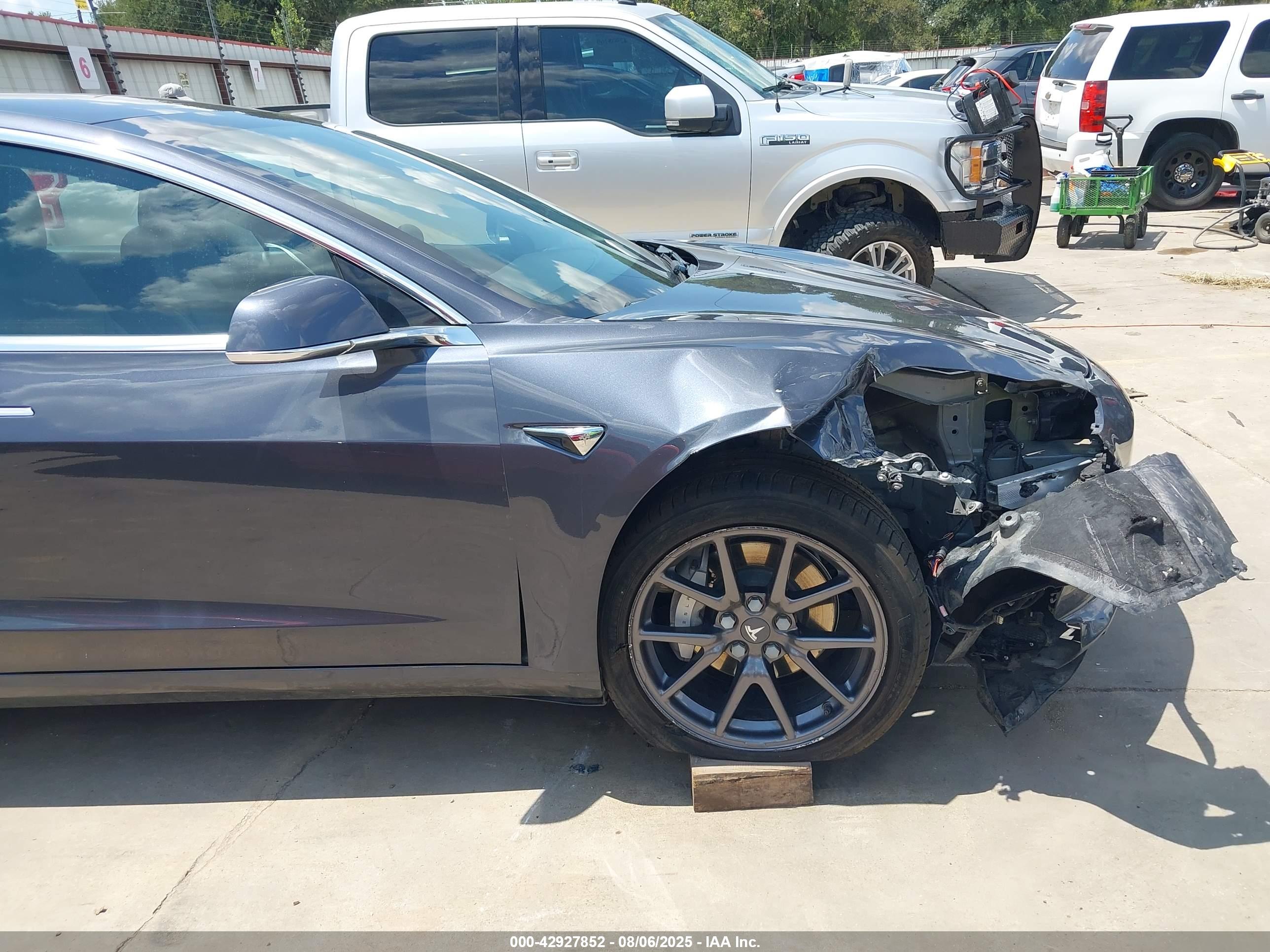 TESLA MODEL image 6