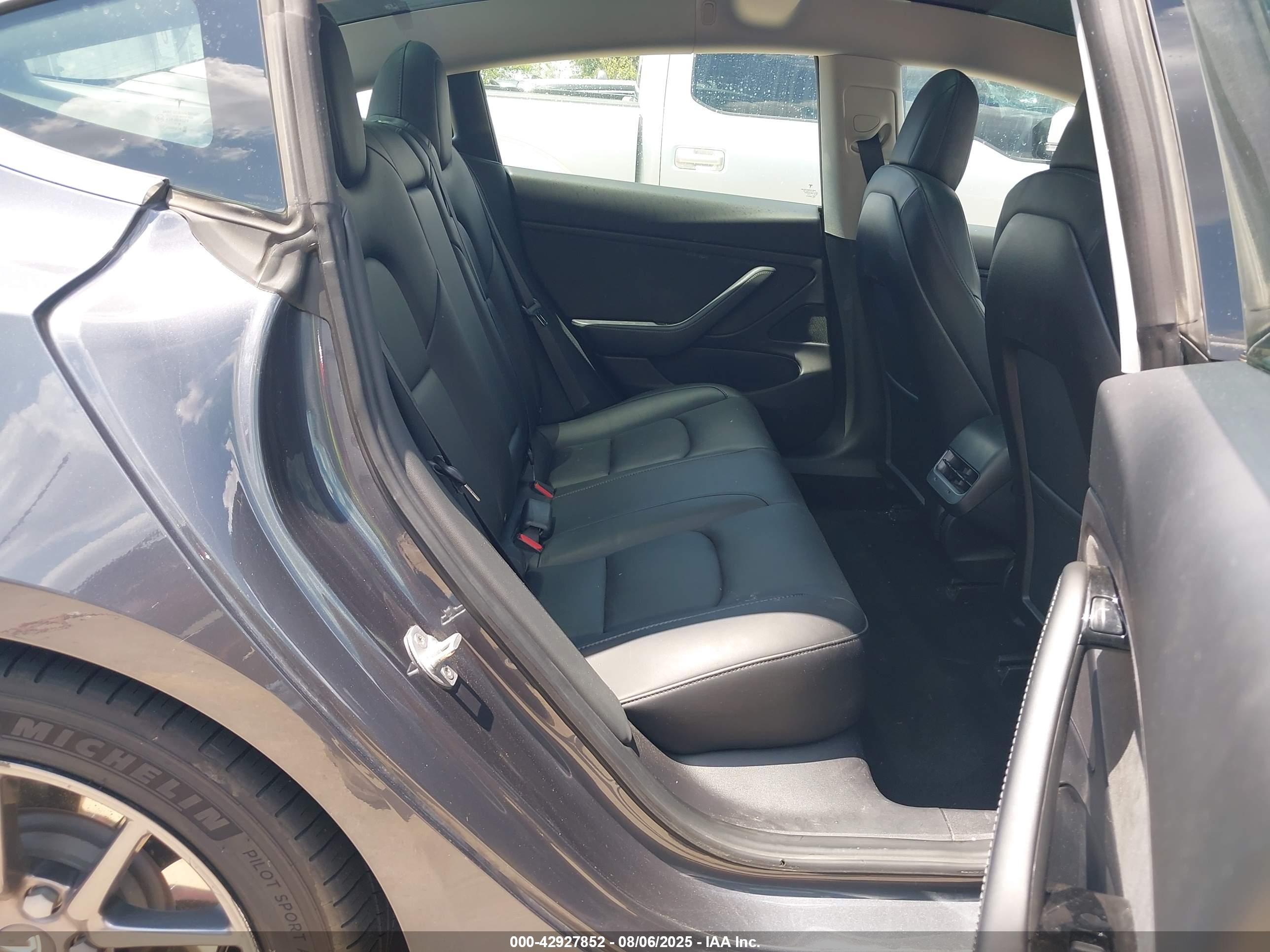 TESLA MODEL image 8