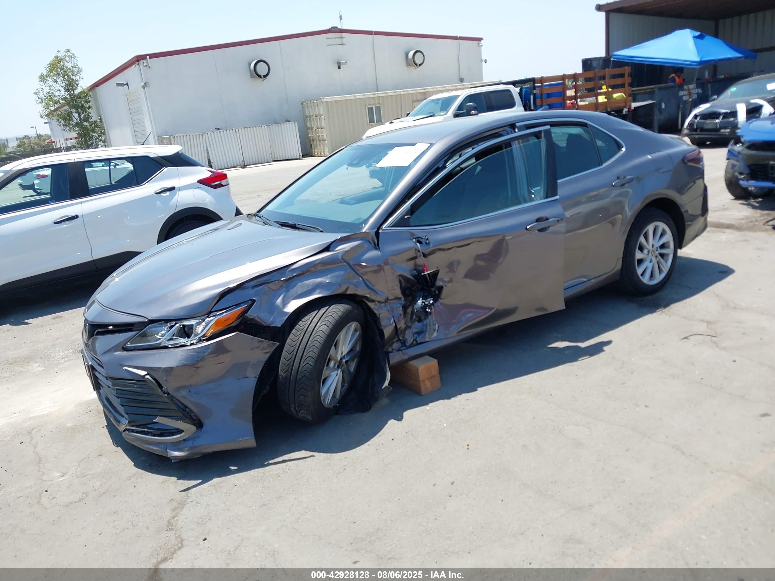 TOYOTA CAMRY image 2