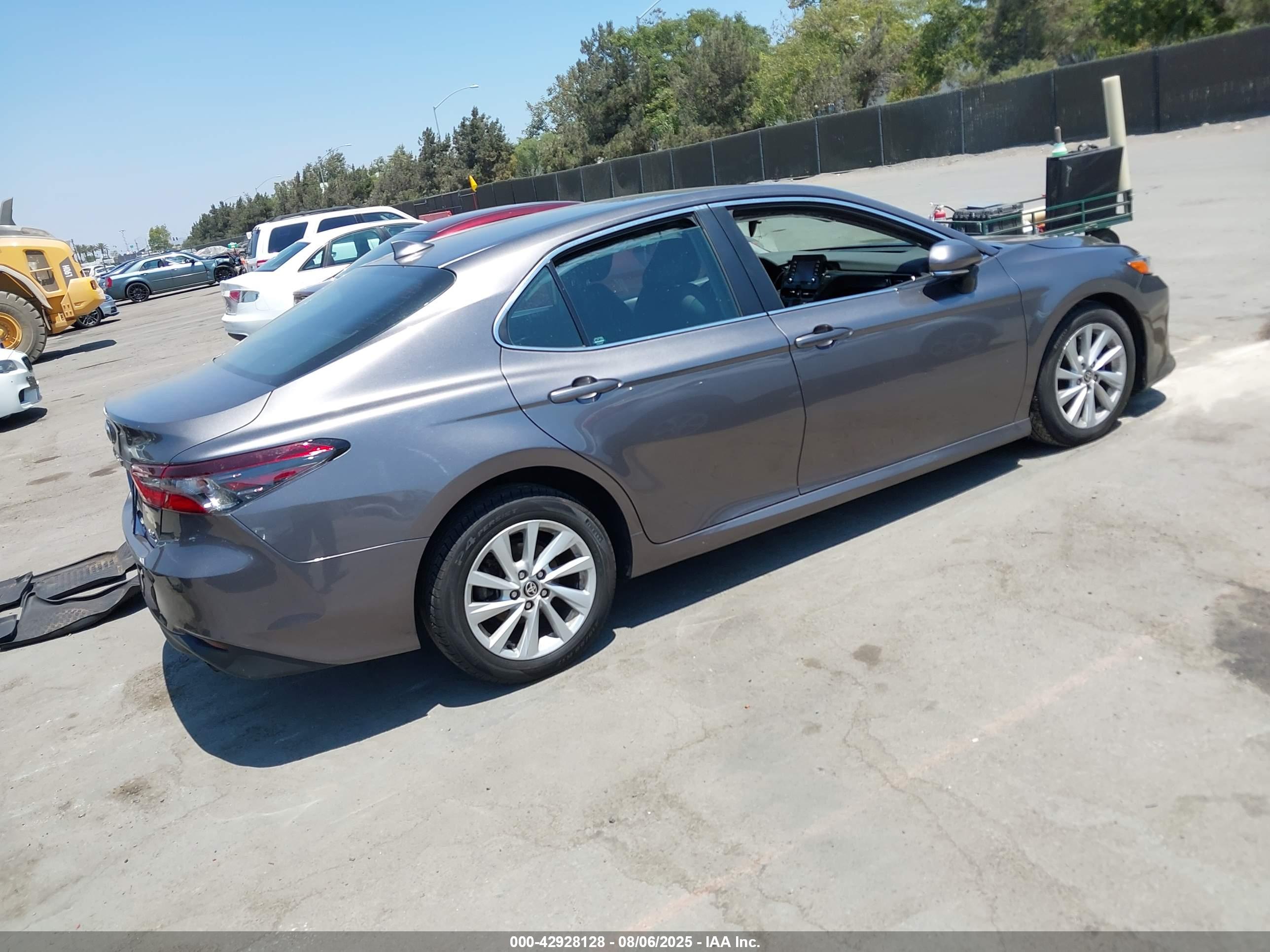 TOYOTA CAMRY image 4