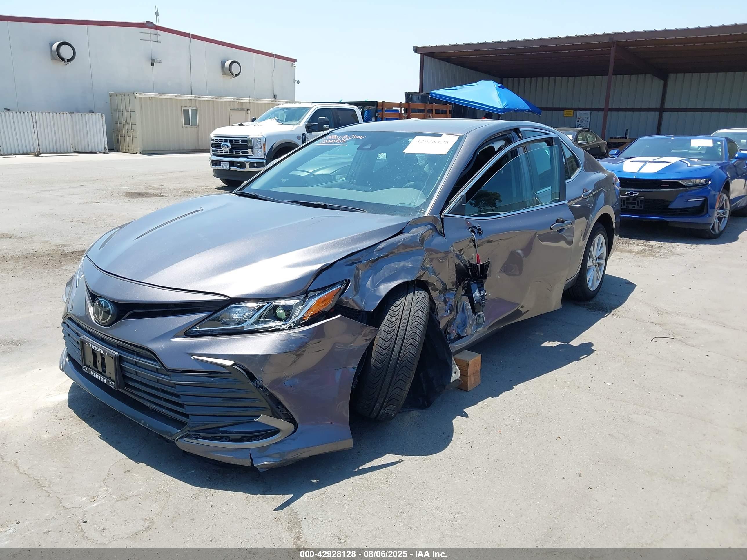 TOYOTA CAMRY image 6