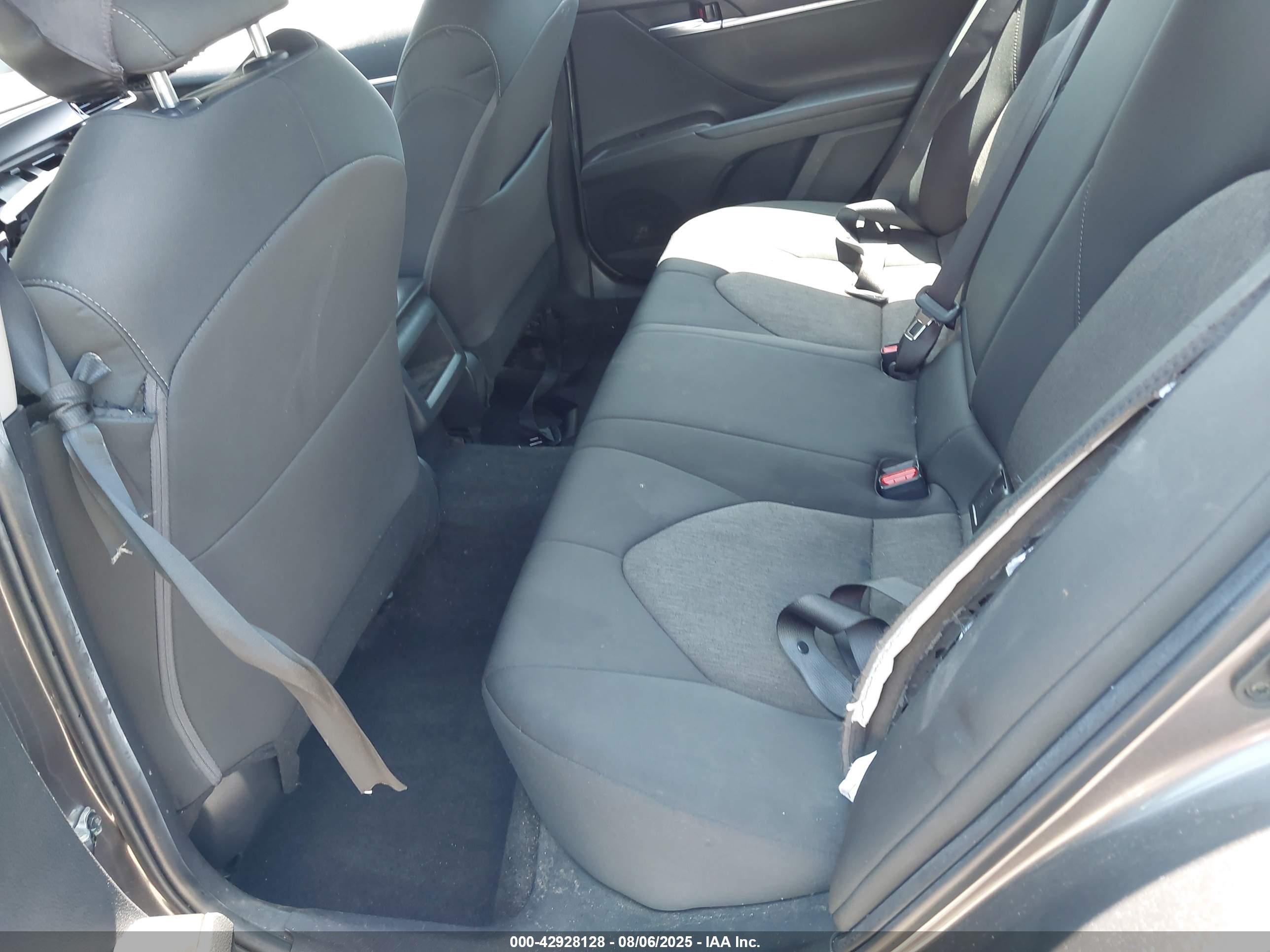TOYOTA CAMRY image 8