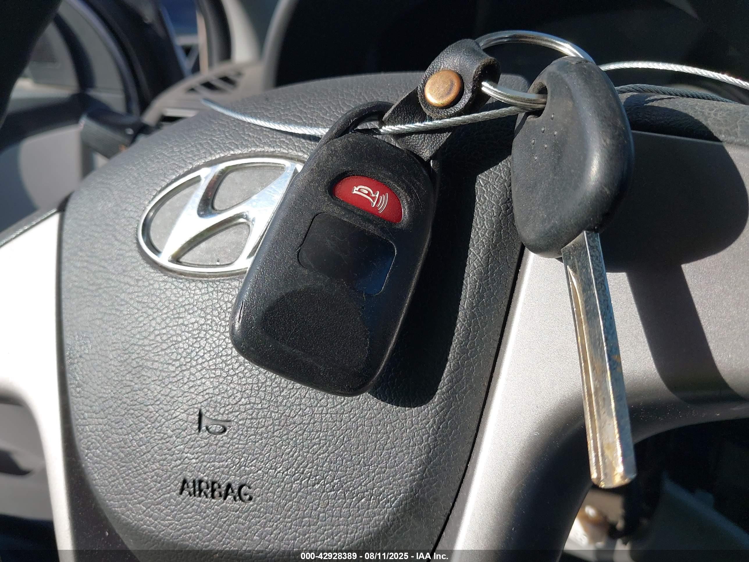HYUNDAI ACCENT image 11