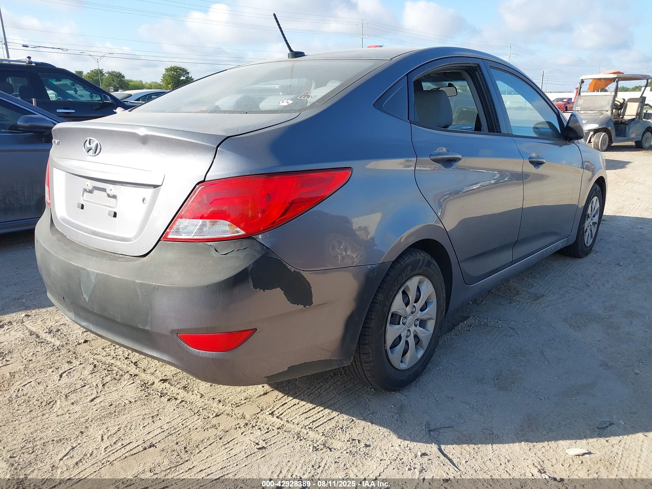 HYUNDAI ACCENT image 4