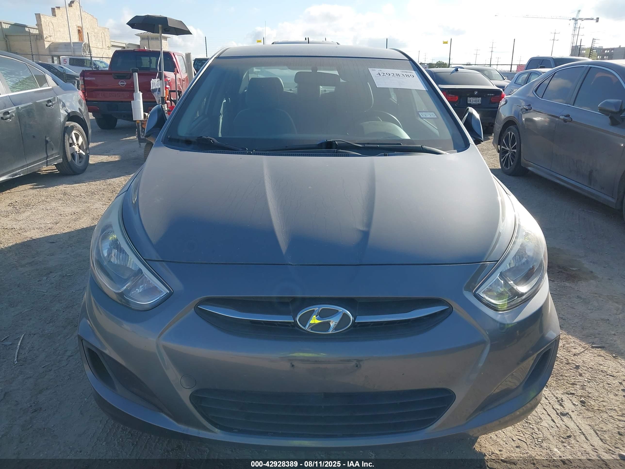 HYUNDAI ACCENT image 6