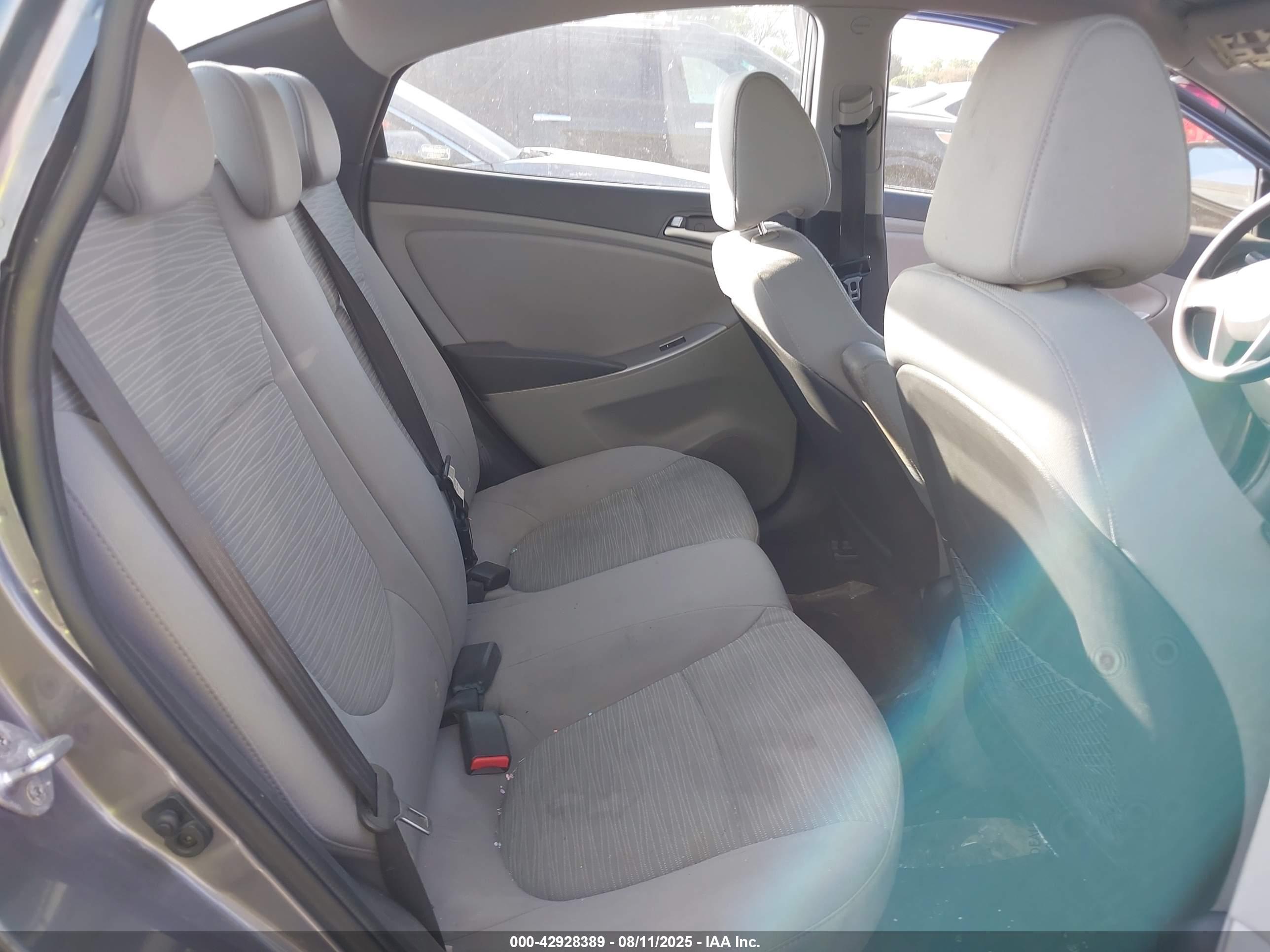 HYUNDAI ACCENT image 8