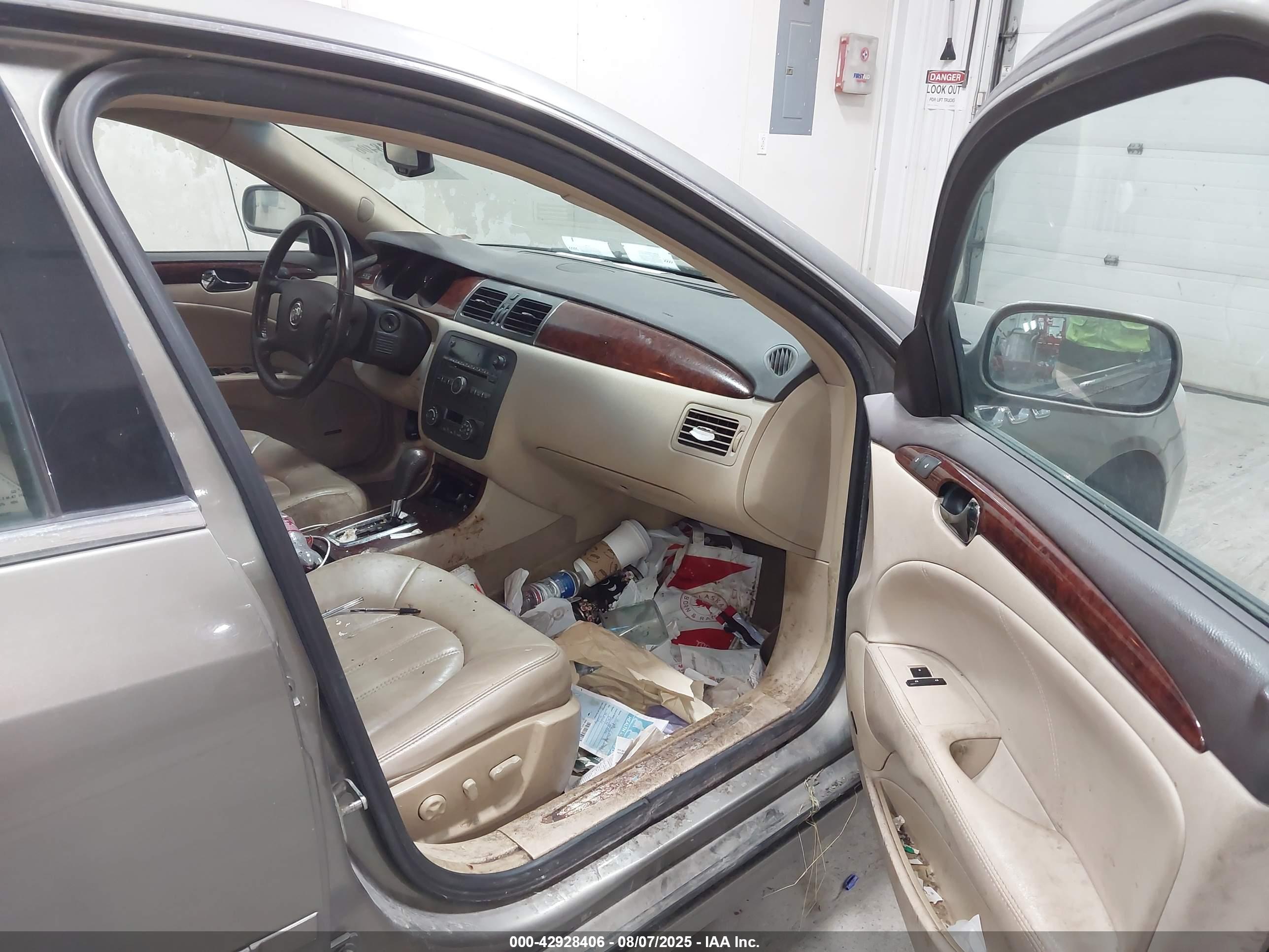 BUICK LUCERNE image 5