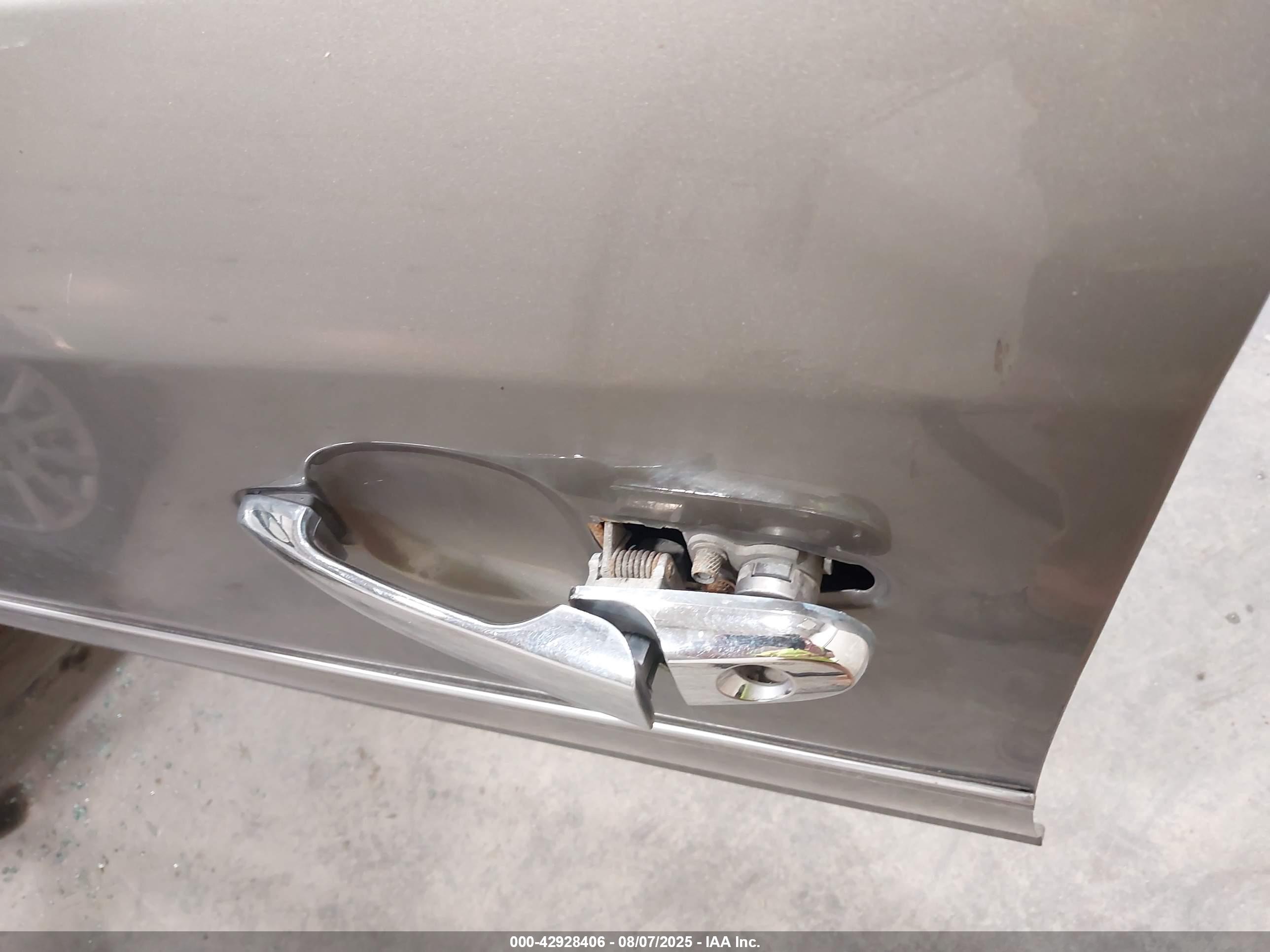 BUICK LUCERNE image 6