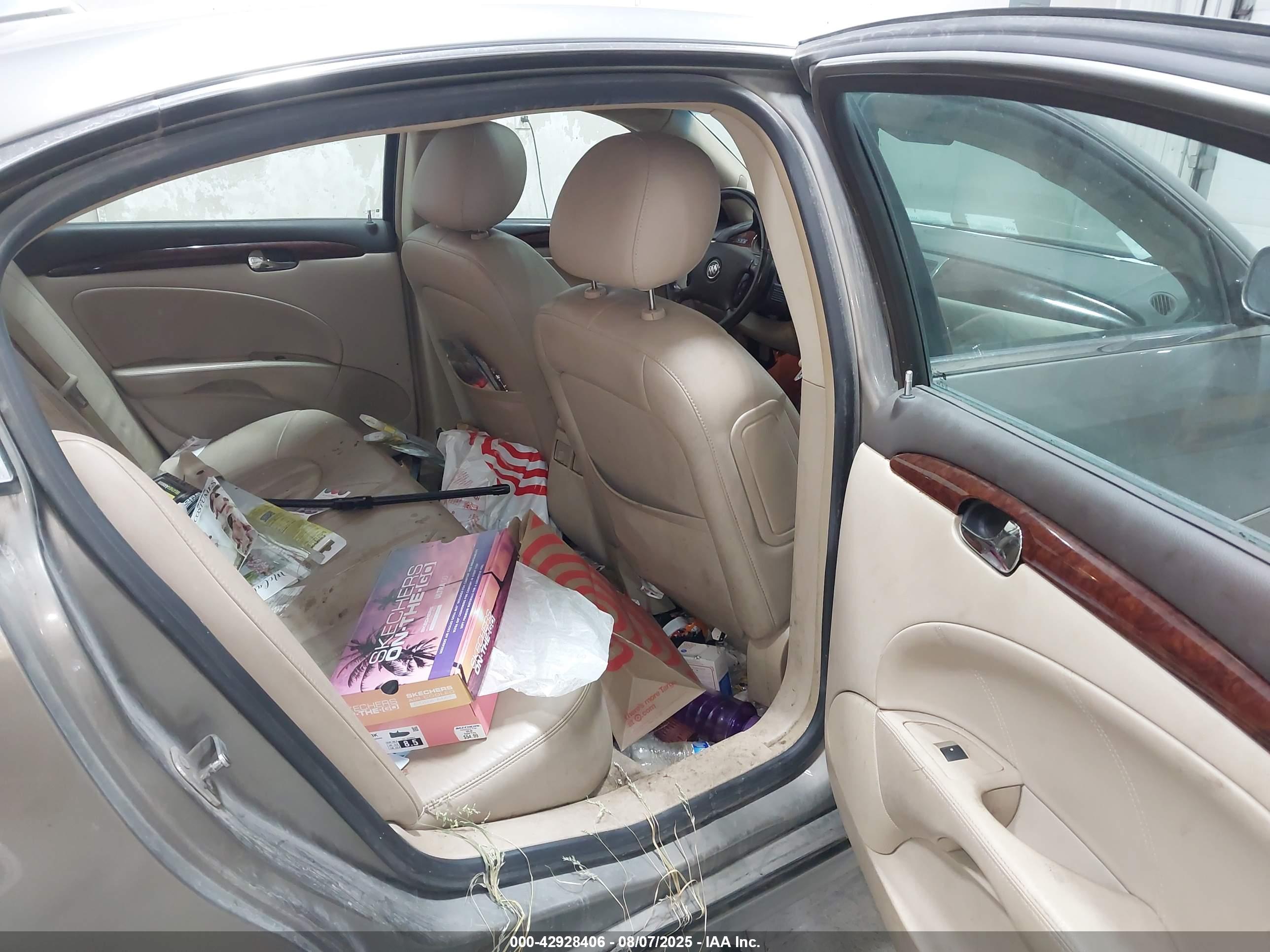 BUICK LUCERNE image 8