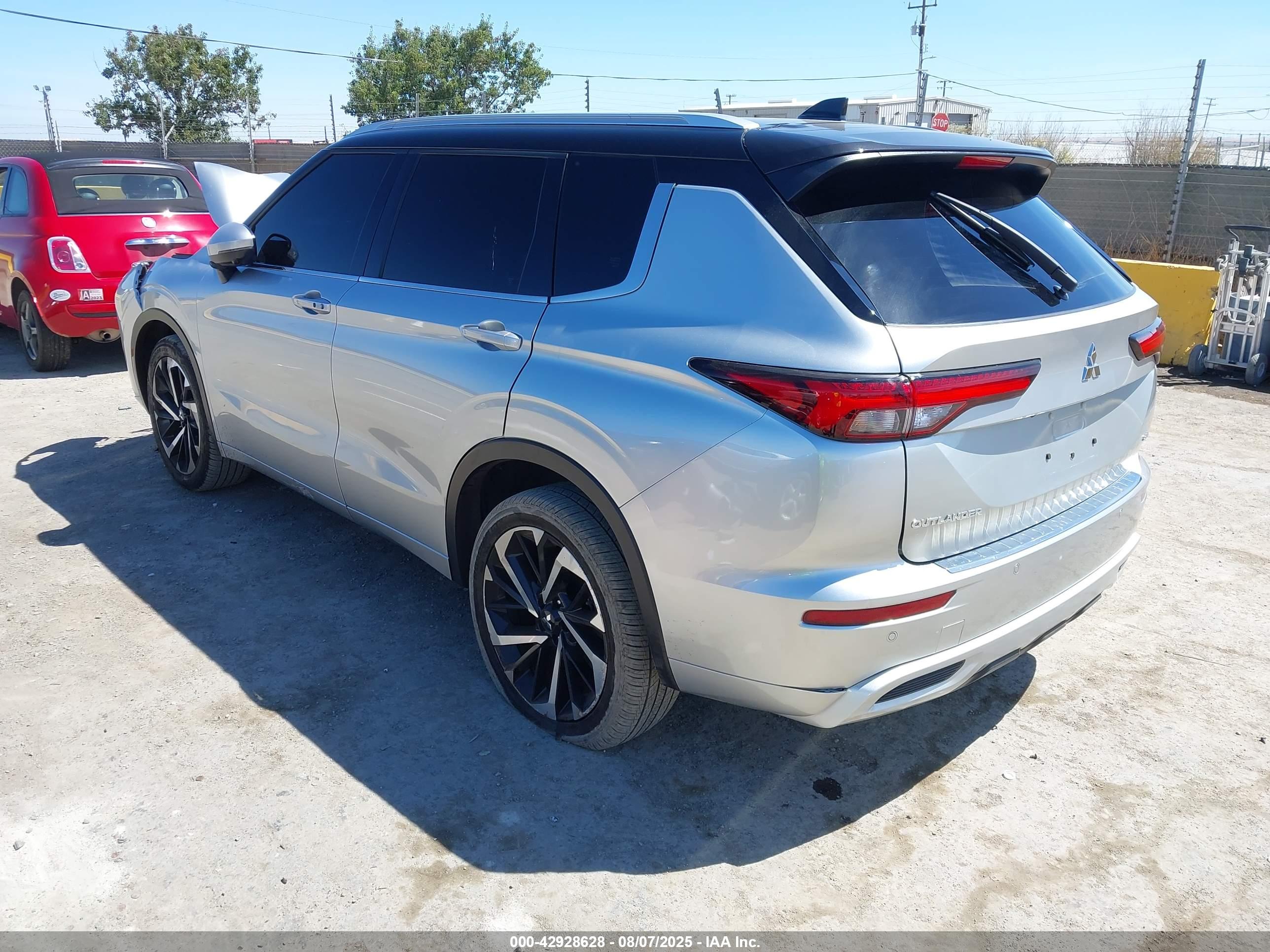 MITSUBISHI OUTLANDER image 3