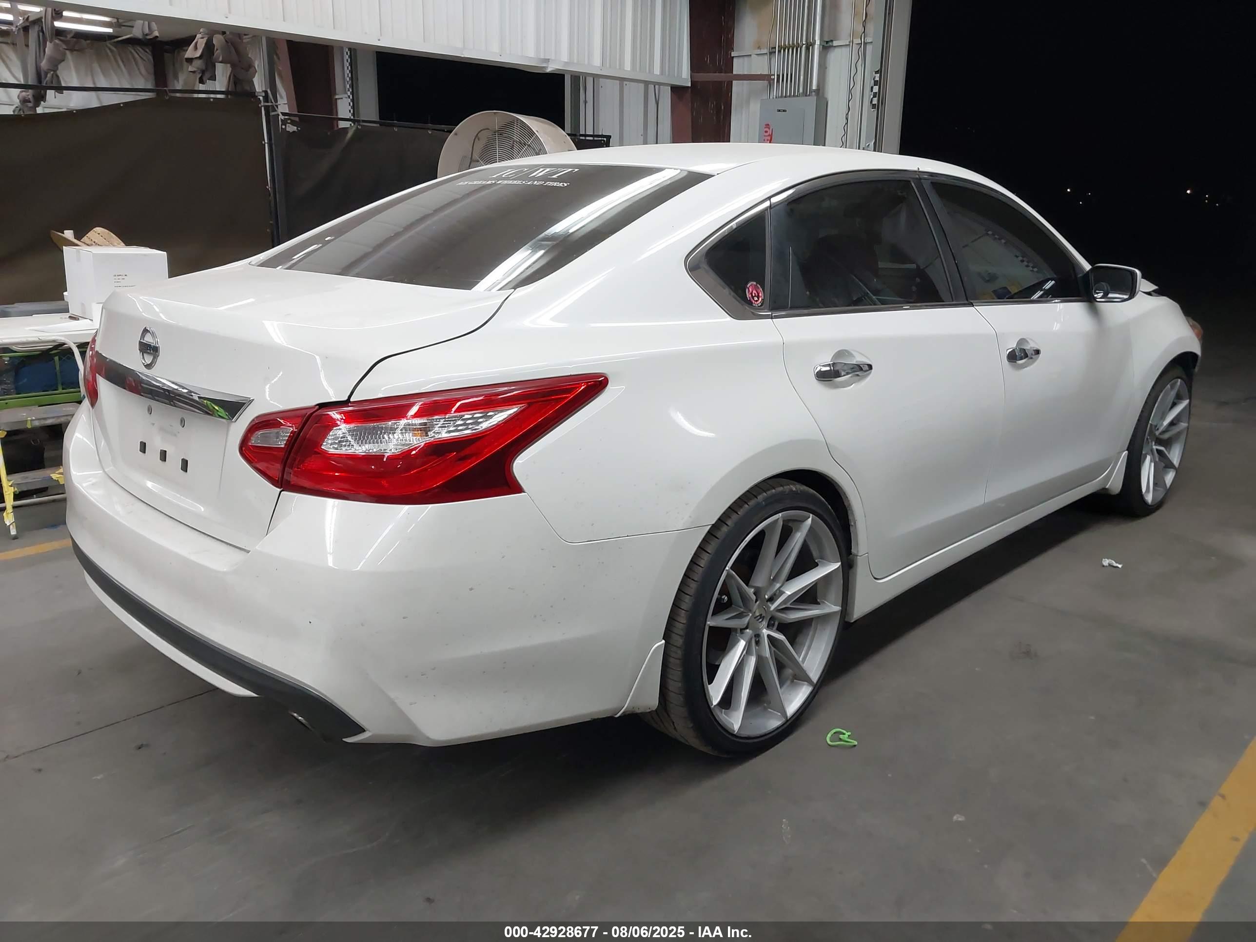 NISSAN ALTIMA image 4