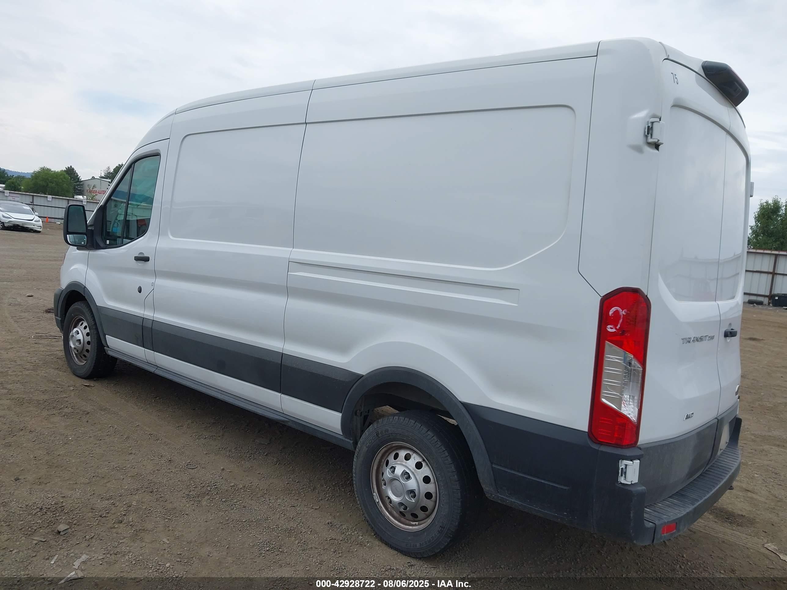 FORD TRANSIT-250 image 3