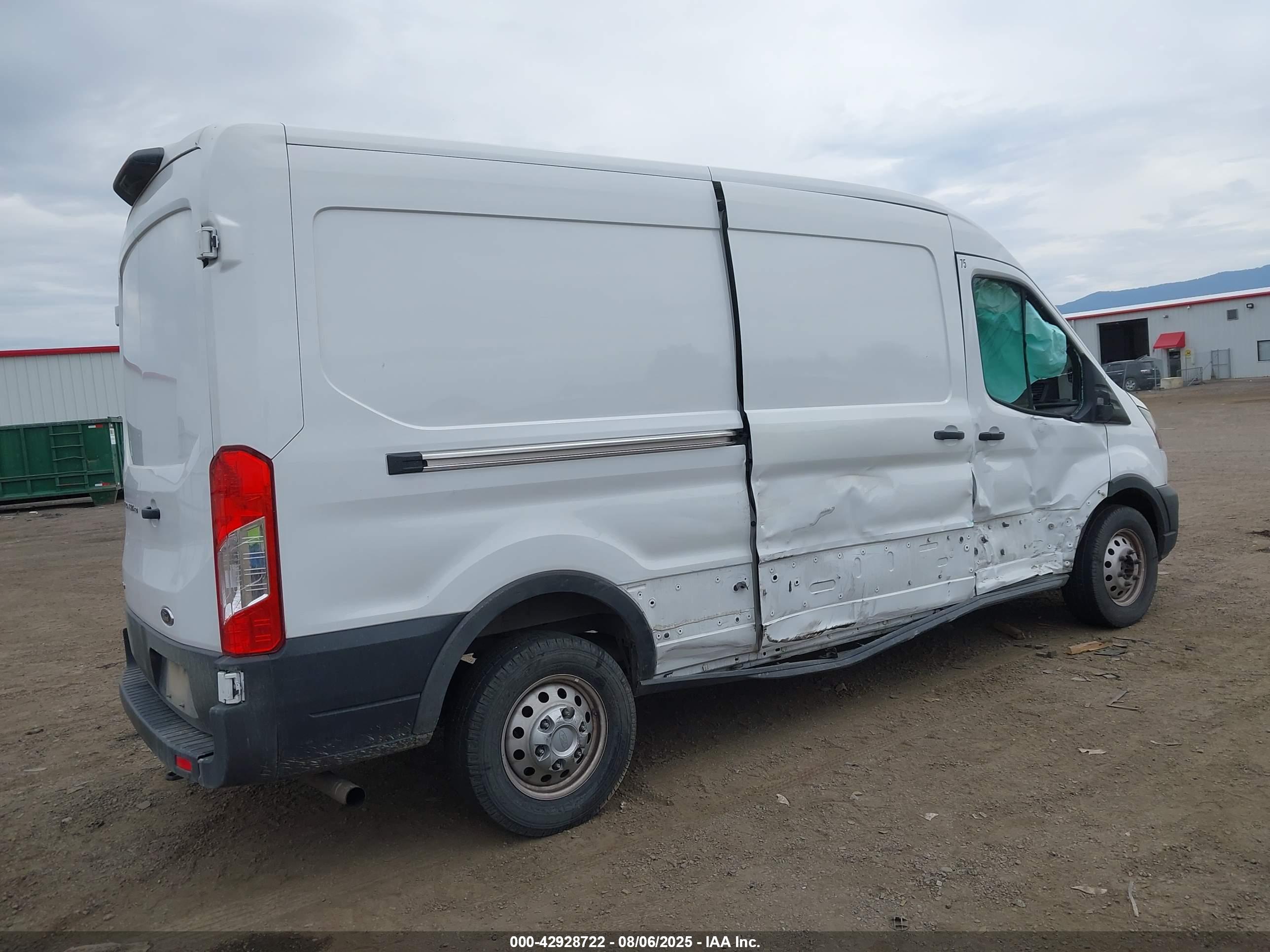 FORD TRANSIT-250 image 4