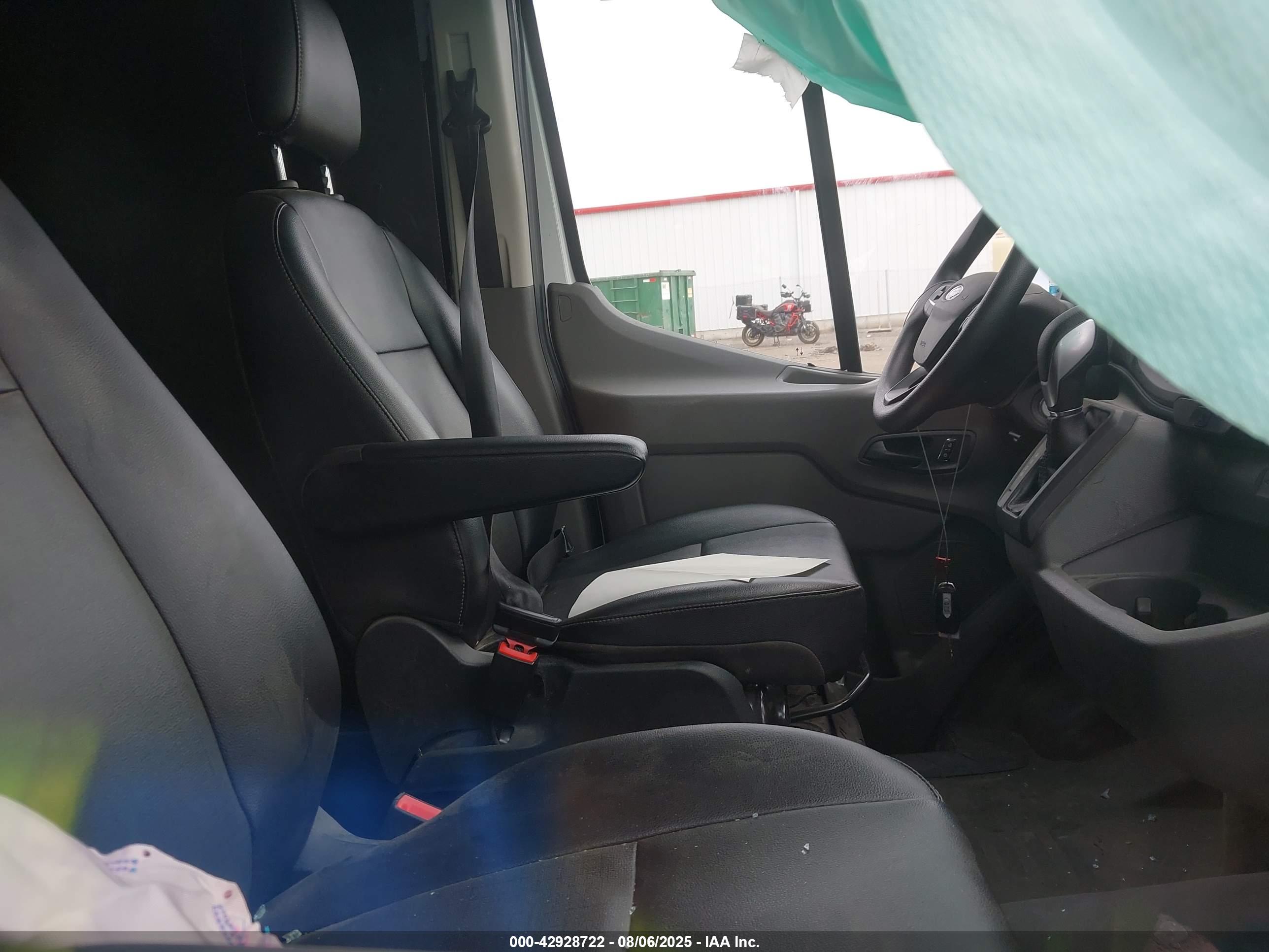 FORD TRANSIT-250 image 5