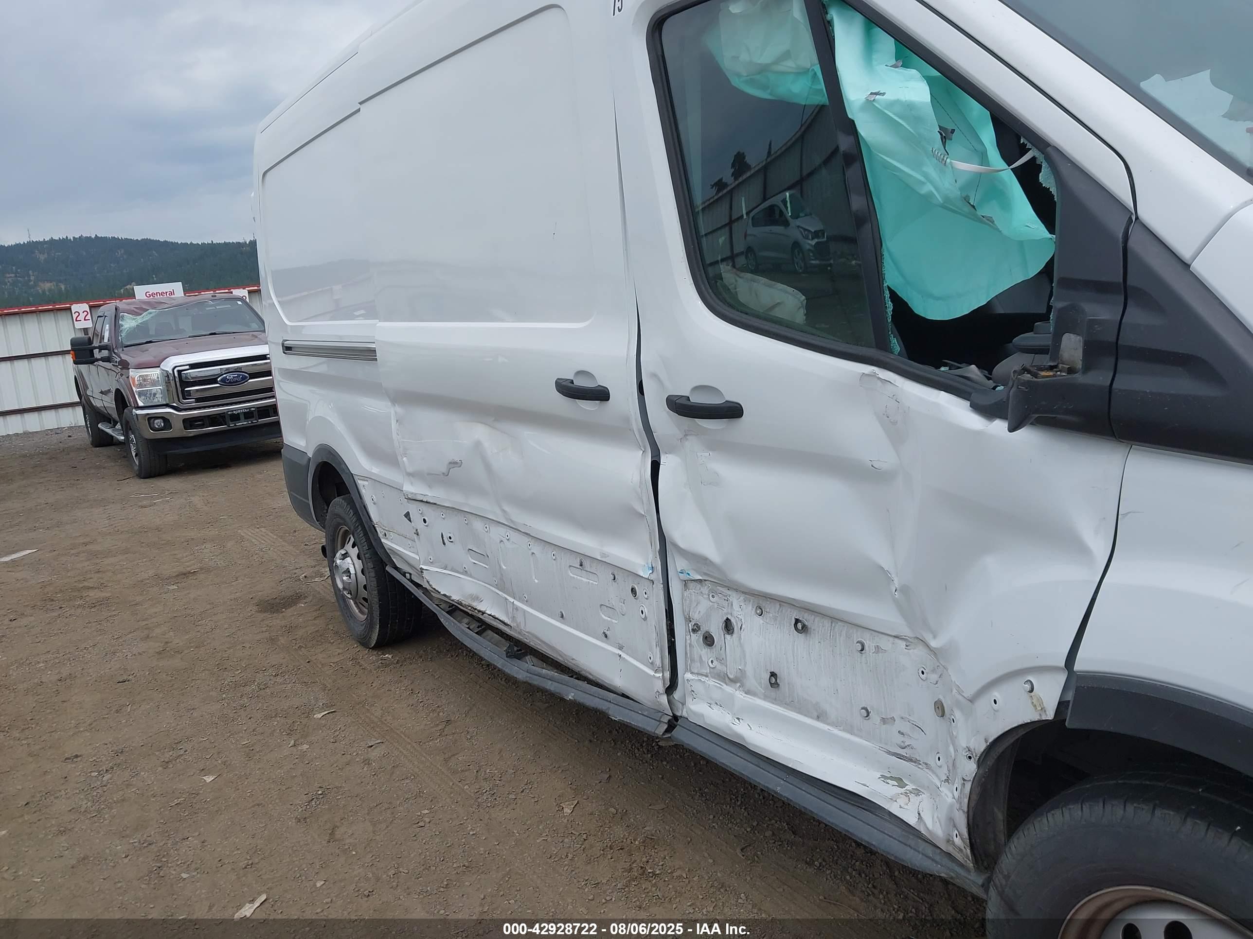 FORD TRANSIT-250 image 6