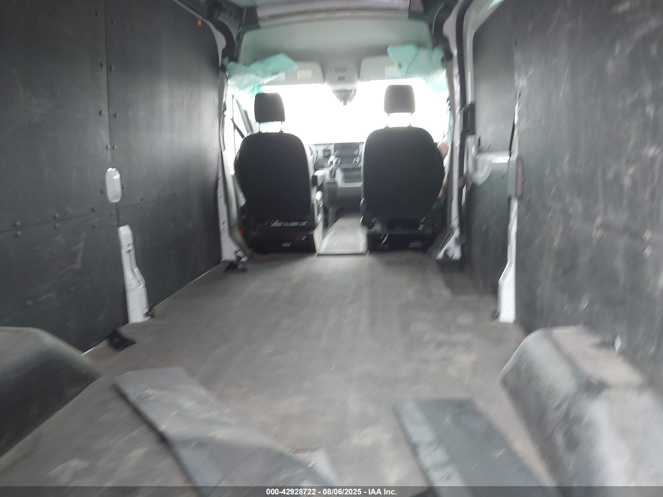 FORD TRANSIT-250 image 8